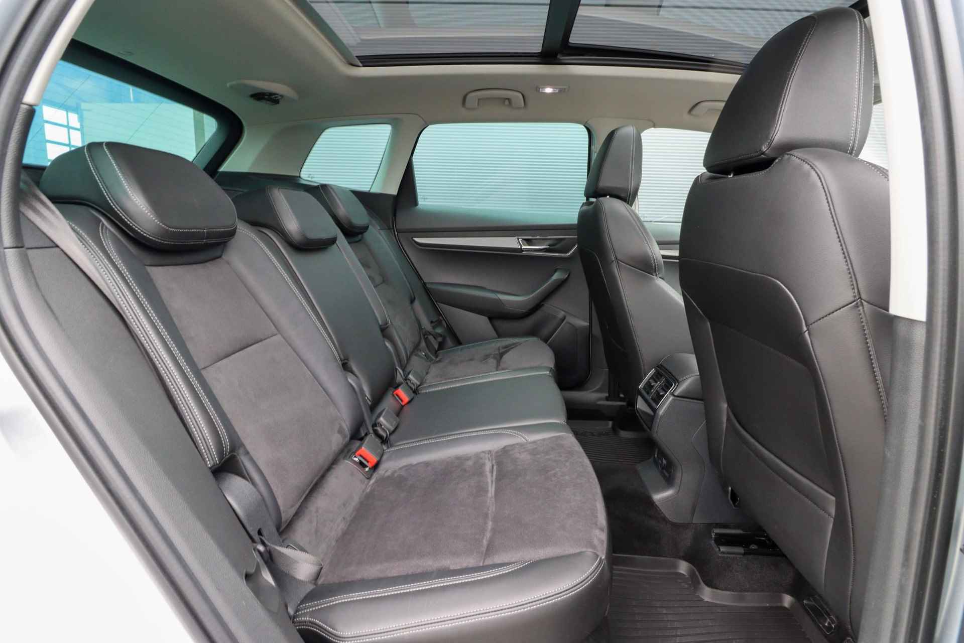 Skoda Karoq 1.5 TSI ACT Style Business | Trekhaak | Standkachel | 3 achterstoelen | Rijklaarprijs - incl.garantie - 8/49