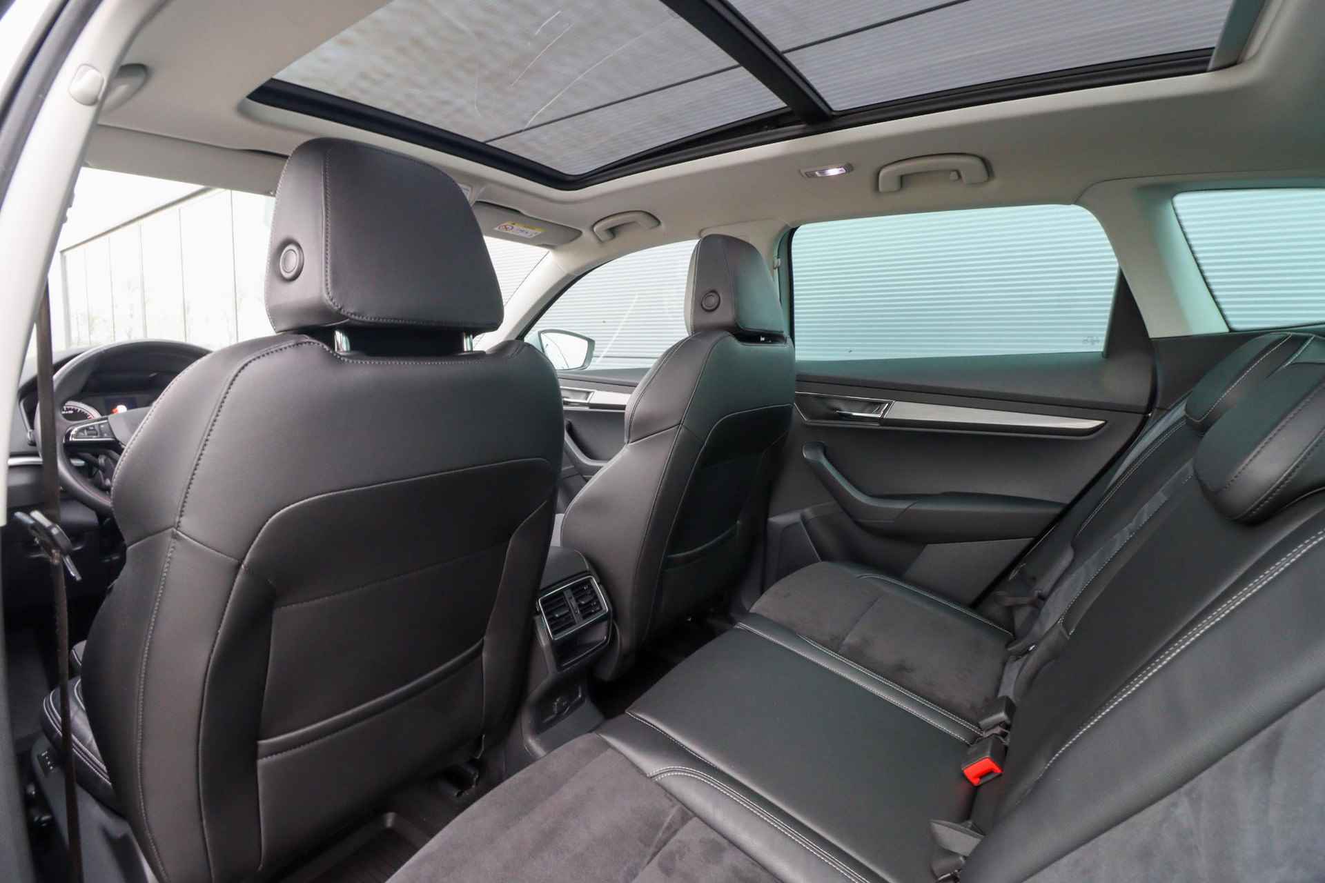 Skoda Karoq 1.5 TSI ACT Style Business | Trekhaak | Standkachel | 3 achterstoelen | Rijklaarprijs - incl.garantie - 9/49