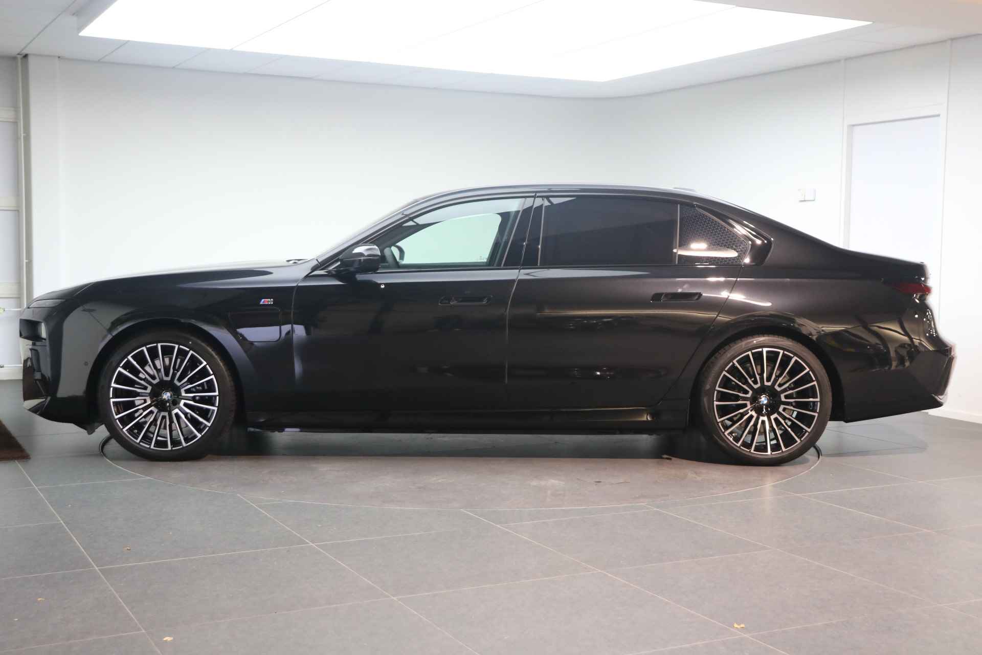 BMW 7 Serie 750e xDrive High Executive M Sport Automaat / Panoramadak Sky Lounge / Stoelventilatie / Massagefunctie / Bowers & Wilkins / Parking Assistant Professional / Live Cockpit Professional - 3/37