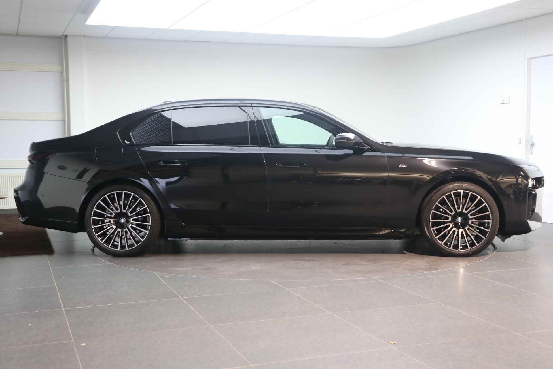 BMW 7 Serie 750e xDrive High Executive M Sport Automaat / Panoramadak Sky Lounge / Stoelventilatie / Massagefunctie / Bowers & Wilkins / Parking Assistant Professional / Live Cockpit Professional - 5/37