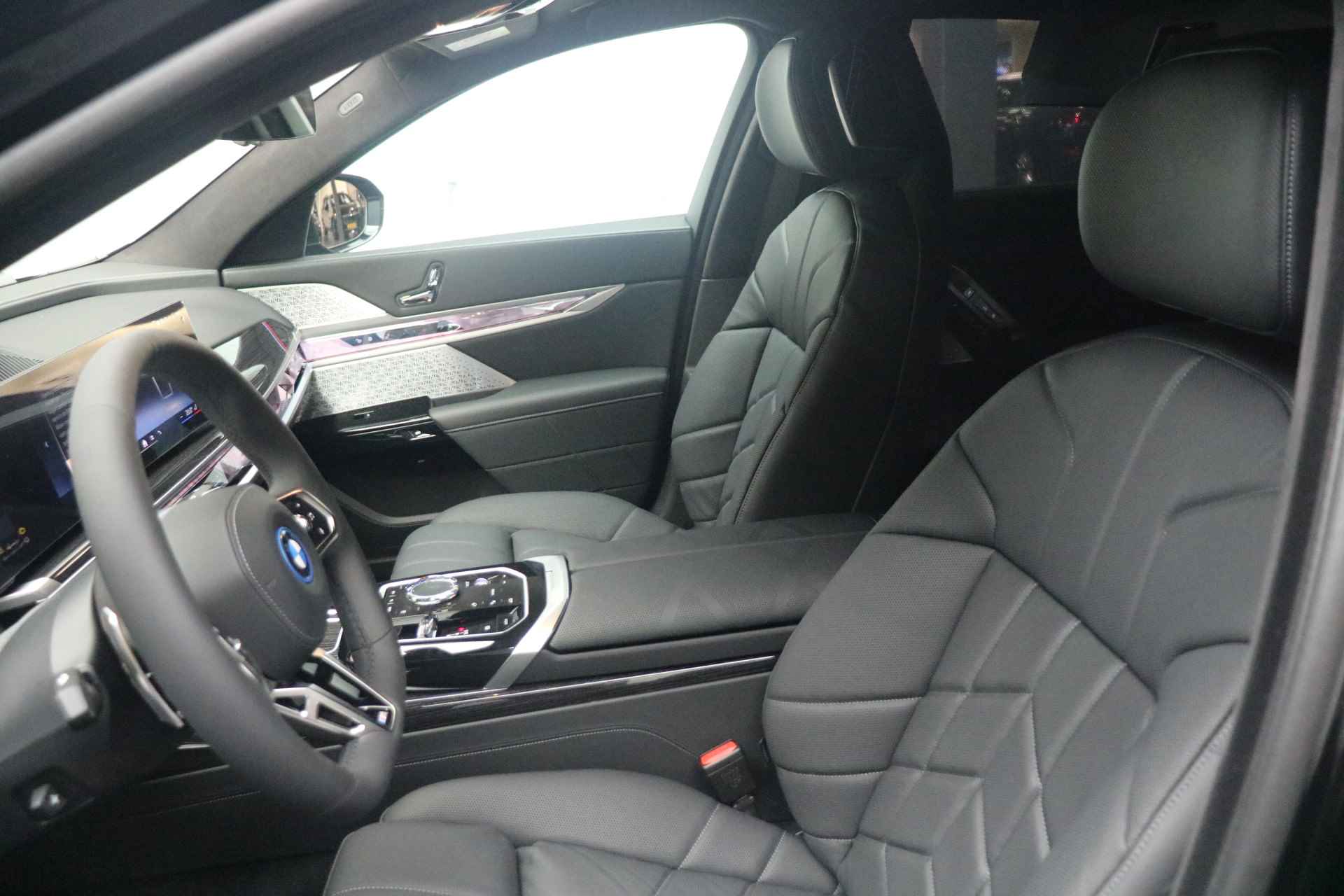 BMW 7 Serie 750e xDrive High Executive M Sport Automaat / Panoramadak Sky Lounge / Stoelventilatie / Massagefunctie / Bowers & Wilkins / Parking Assistant Professional / Live Cockpit Professional - 13/37