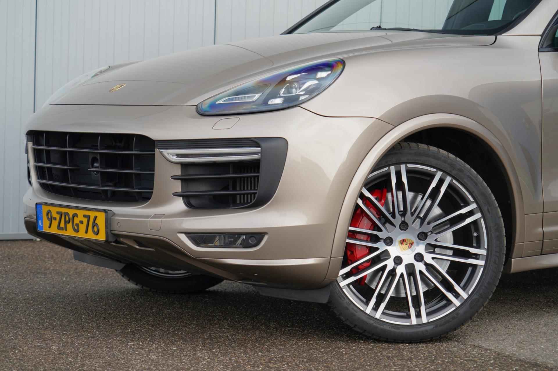 Porsche Cayenne 3.6 GTS / Pano / ACC / Side-Assist / 4x Stoelkoeling / Stuurverw. / Luchtvering / Carbon / Orig. NL - 35/46