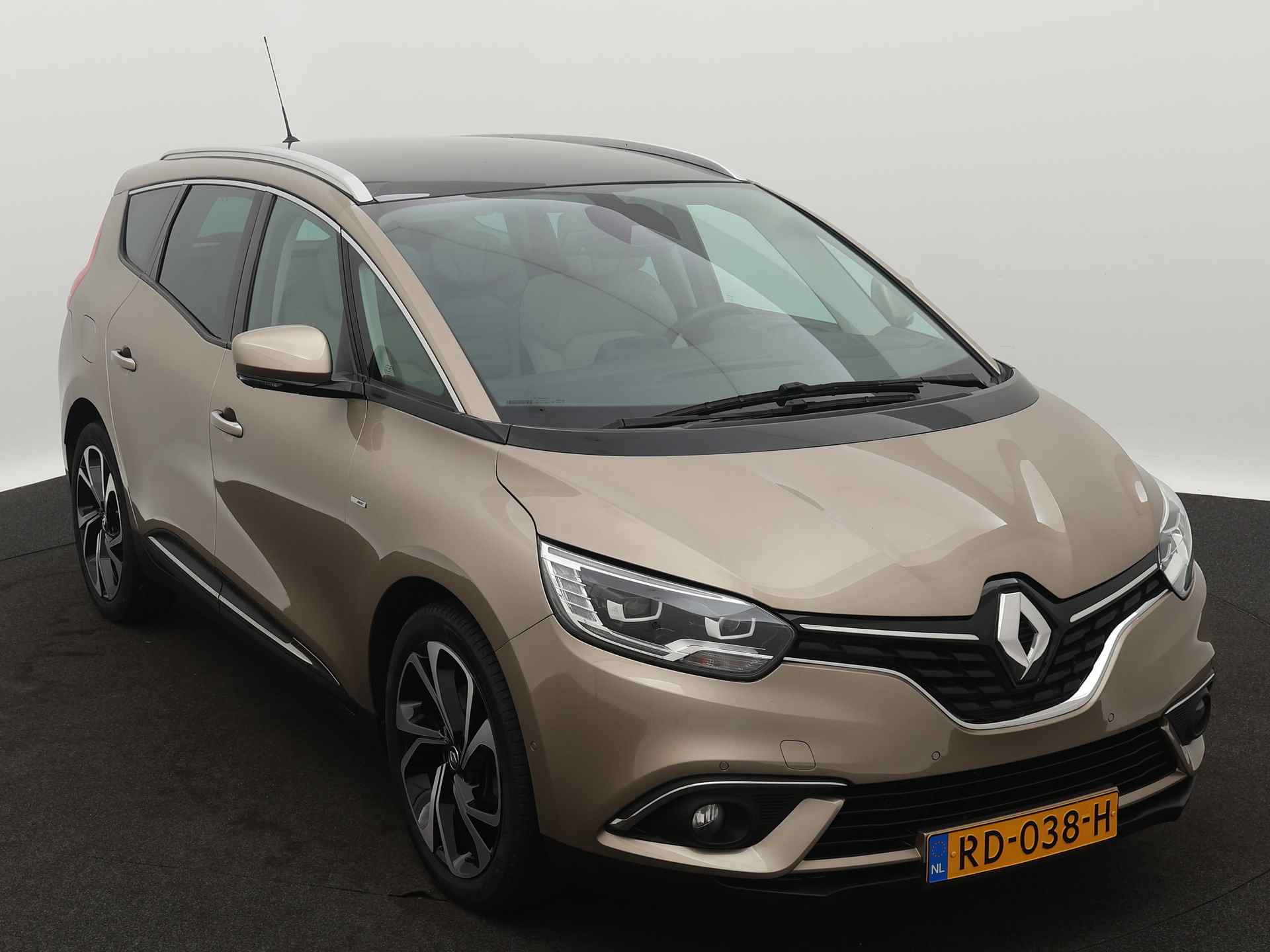 Renault Grand Scénic 1.2 TCe Bose 7p. | Panoramadak | BOSE Audio | Navigatie | Camera | Parkeersensoren | LM velgen | Leder | - 29/45