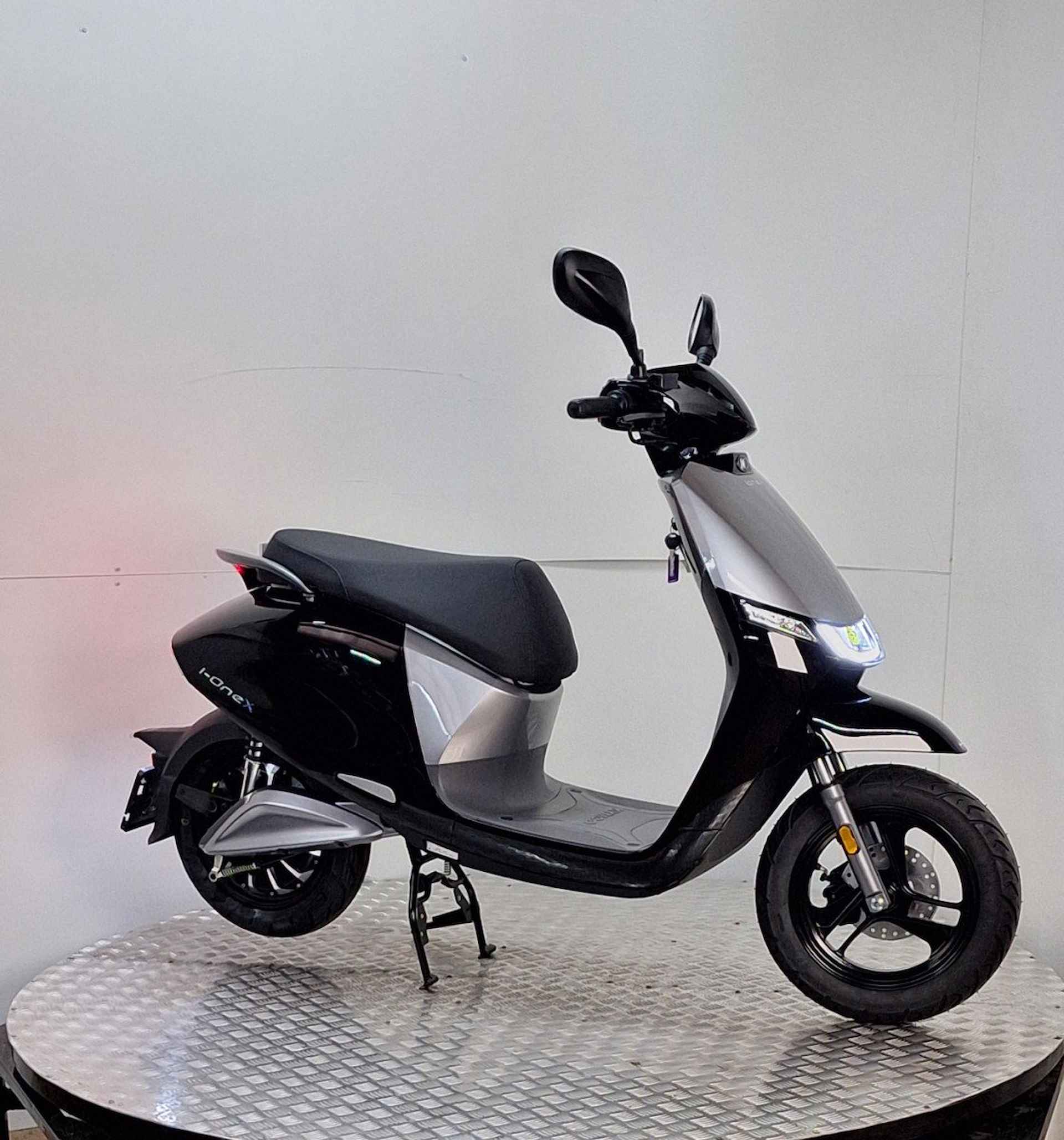 Kymco iOneX 45km Elektrisch Zwart 2023