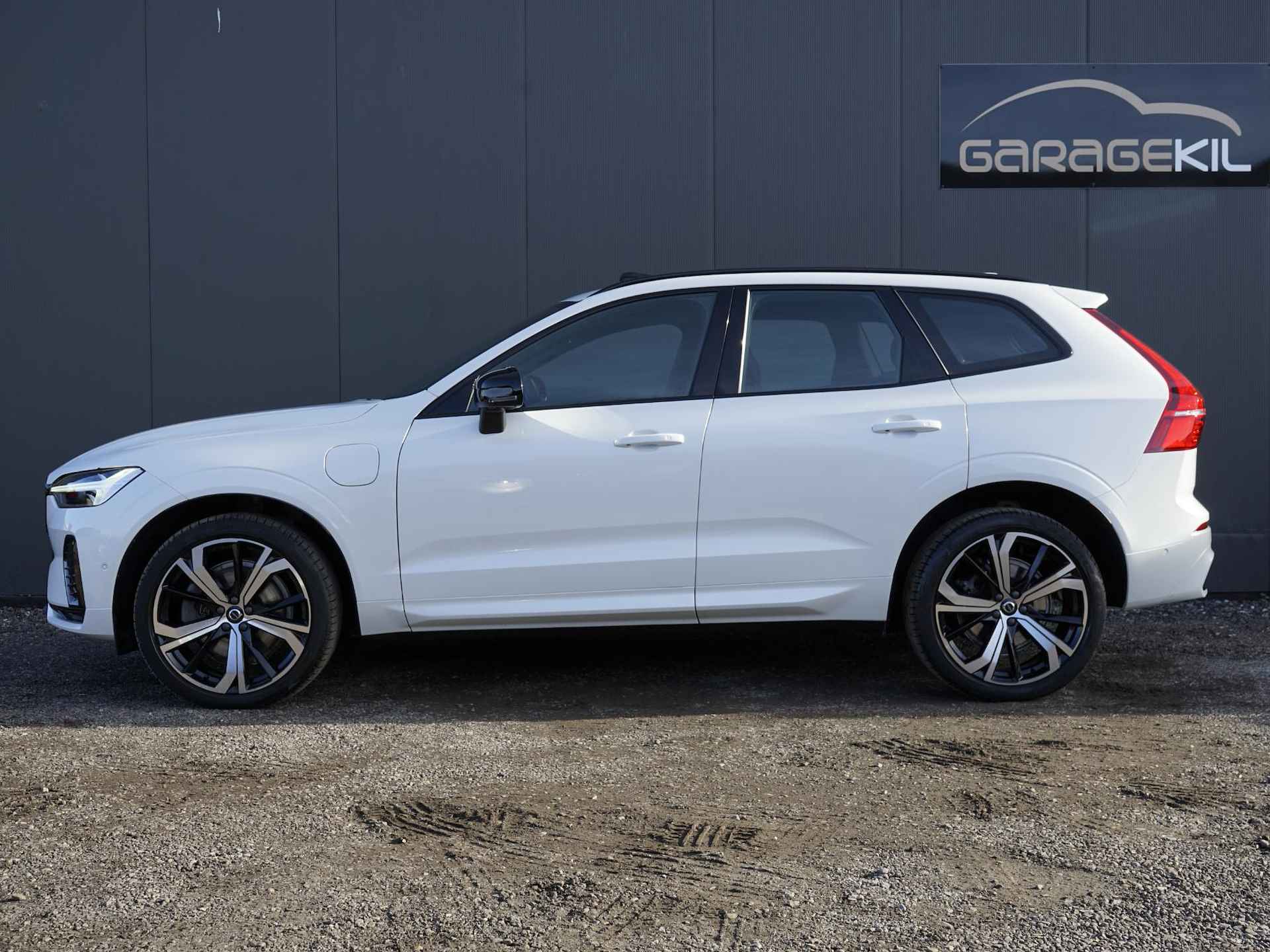 Volvo XC60 2.0 Recharge T6 AWD R-Design 1ste eig. / Dealeronderh. / 360 camera / IntelliSafe Surround / Pano / 21 inch / Parelmoer - 8/34