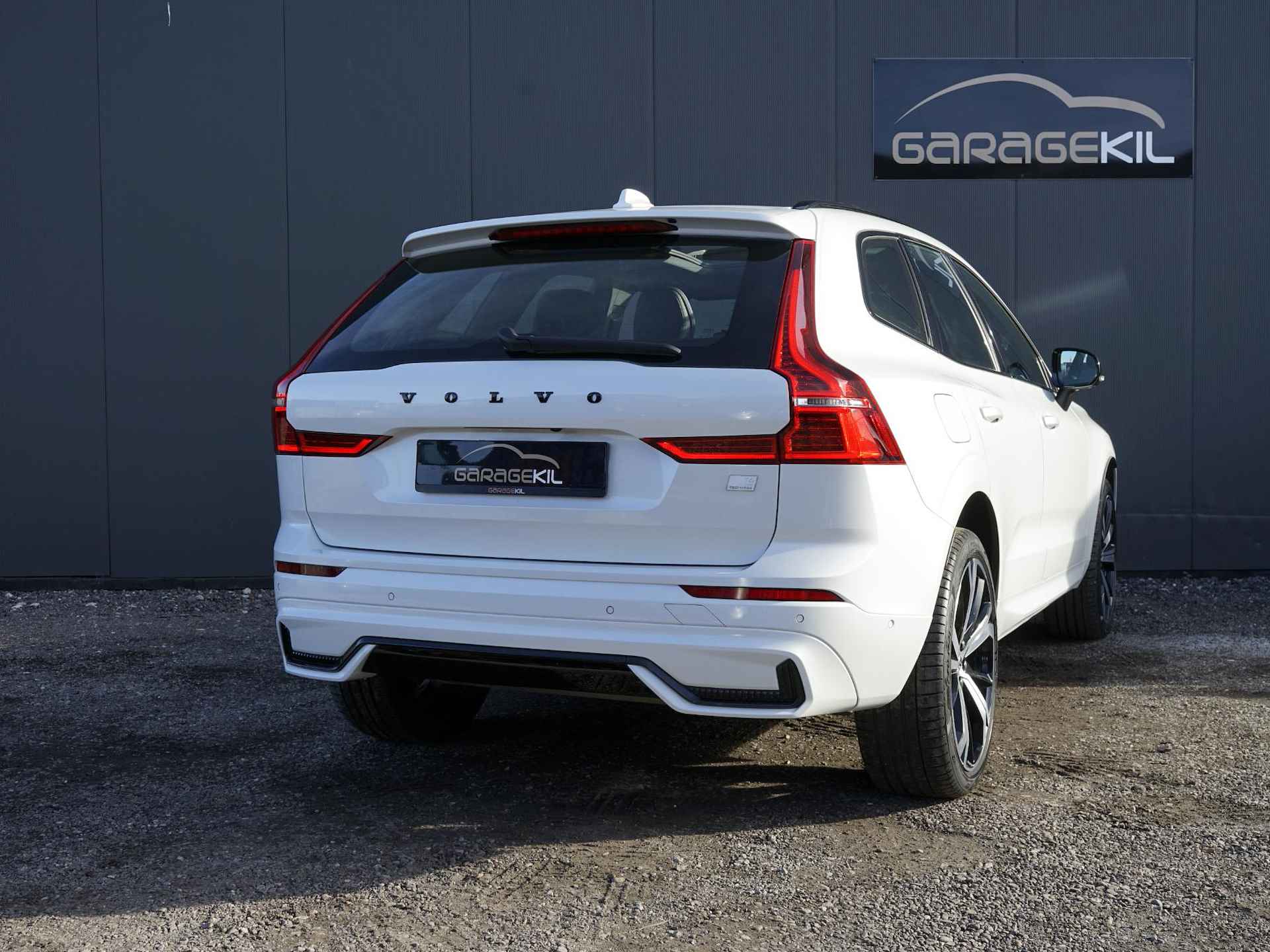 Volvo XC60 2.0 Recharge T6 AWD R-Design 1ste eig. / Dealeronderh. / 360 camera / IntelliSafe Surround / Pano / 21 inch / Parelmoer - 9/34