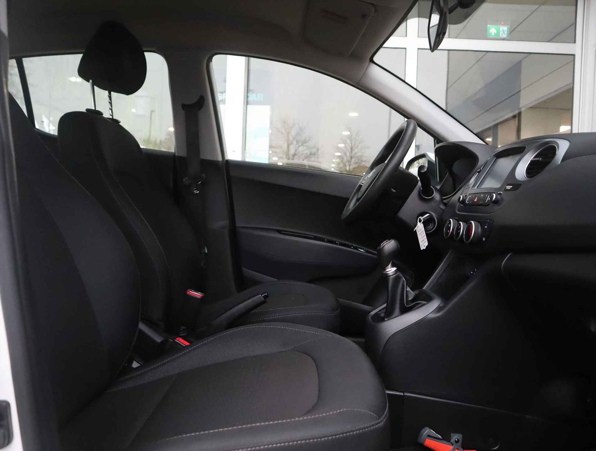 HYUNDAI I10 Comfort 1.0i 66pk, Rijklaarprijs, Navigatie DAB+ Lichtmetalen velgen Sensoren Cruise control - 6/59