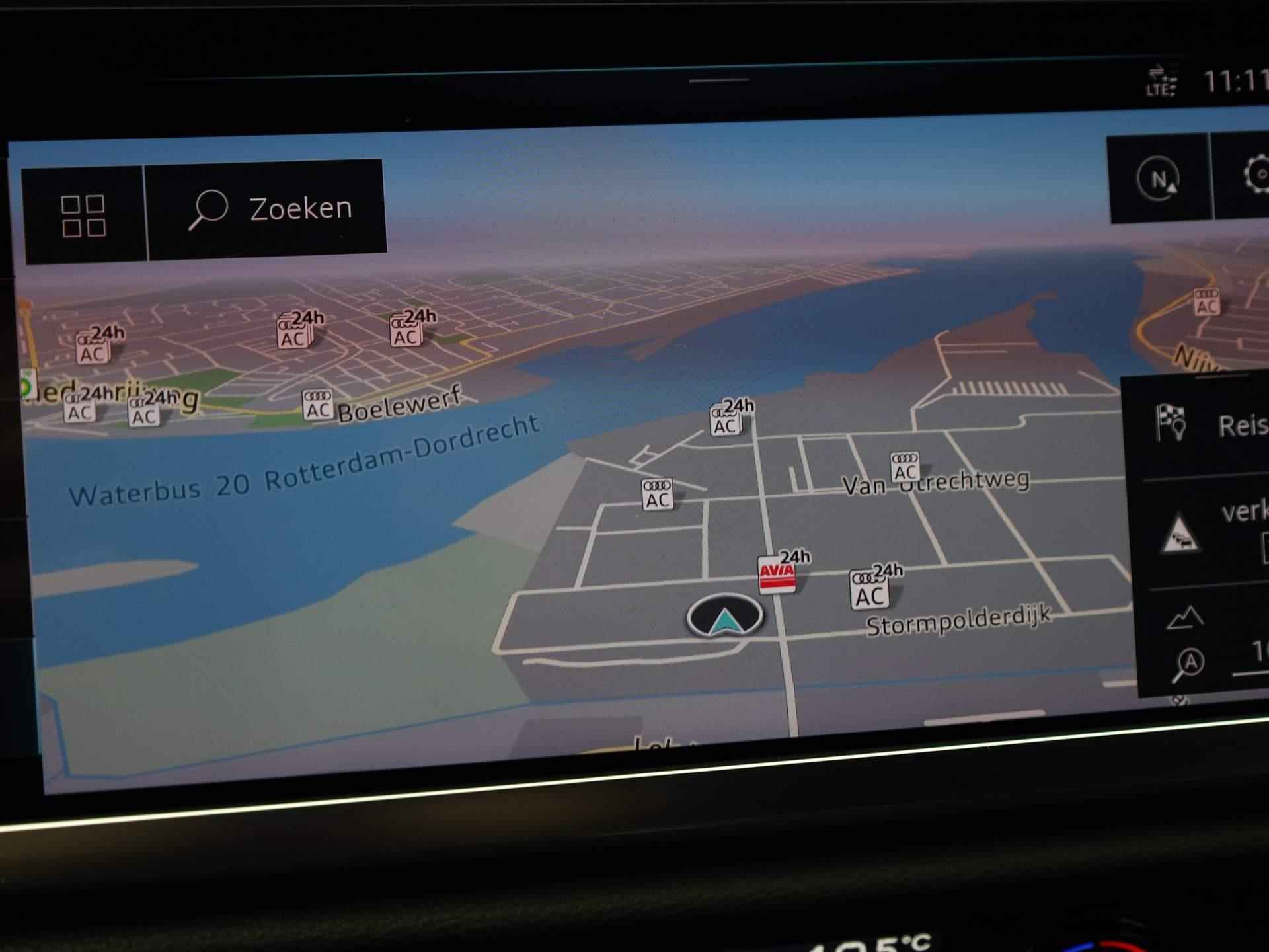 Audi Q3 35 TFSI/150PK S Line · Drive select · Leder/stof · Navigatie - 7/43