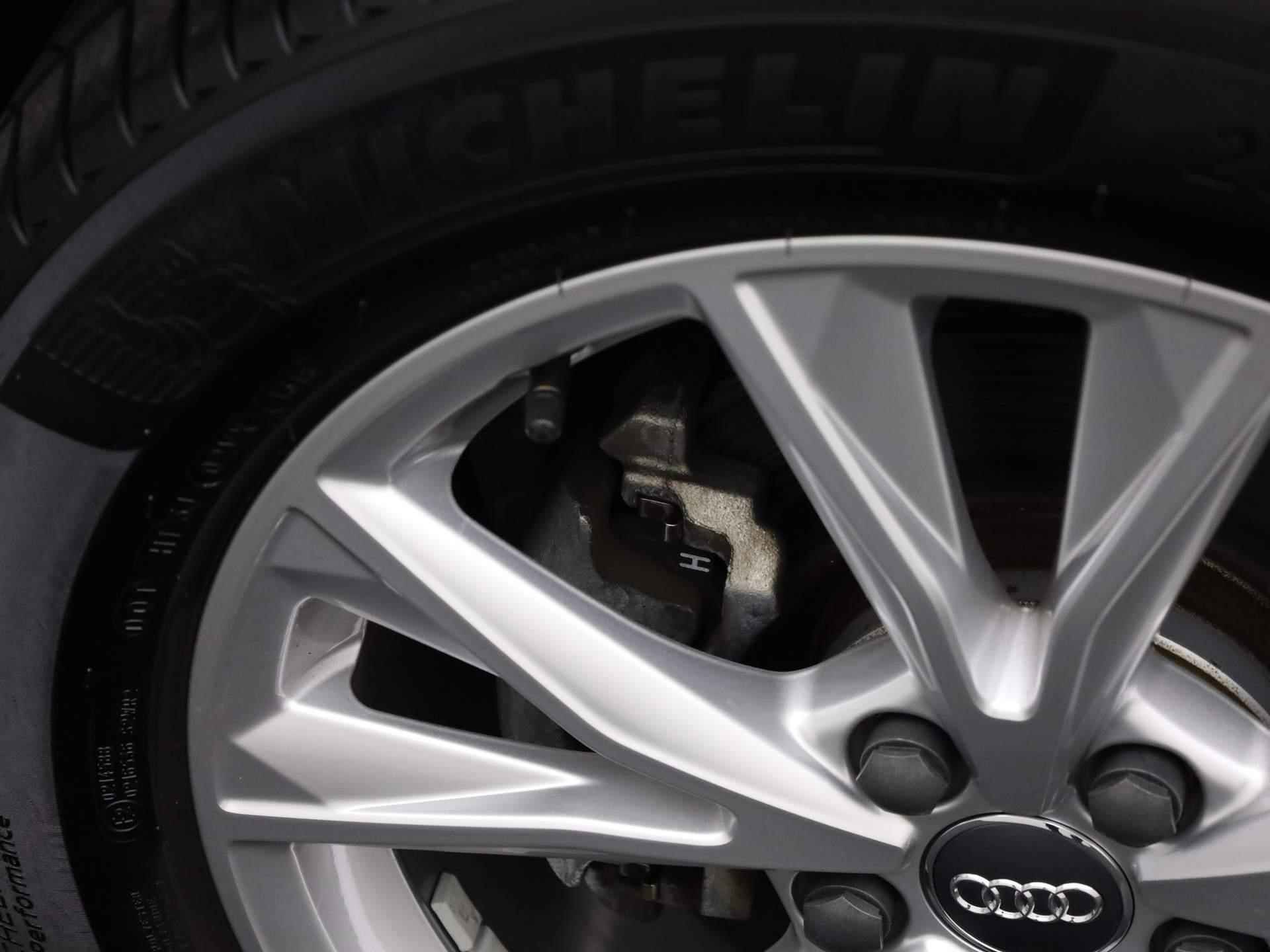 Audi Q3 35 TFSI/150PK S Line · Drive select · Leder/stof · Navigatie - 30/43