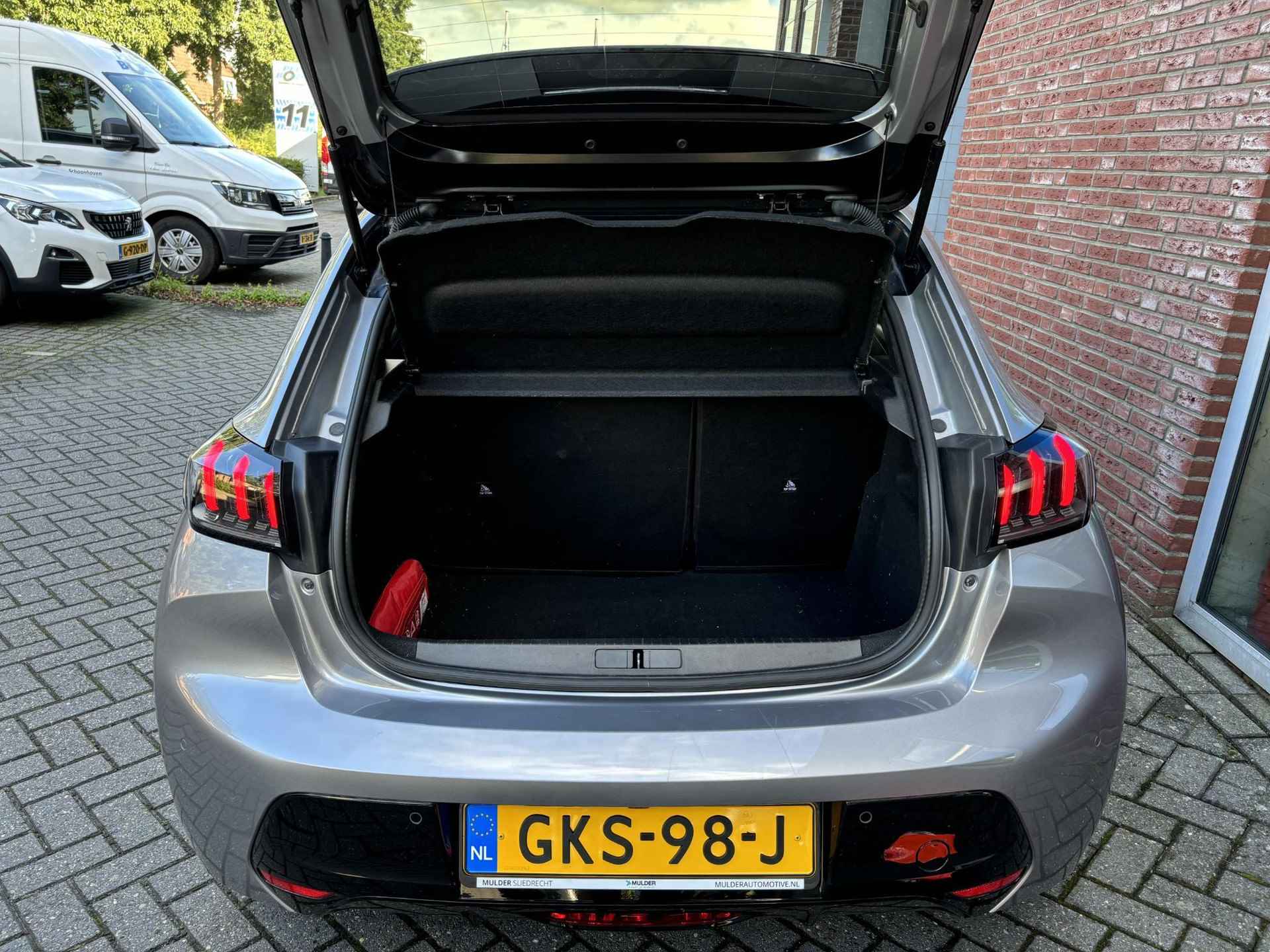 Peugeot e-208 5-deurs GT-Line EV 3-FASEN 50kWh 136pk AUTOMAAT | PANODAK | KEYLESS ENTRY | STOELVERW. | ADAPTIVE CRUISE | BLACK DIAMOND | DRAADLOZE TELEFOONLADER | - 11/55