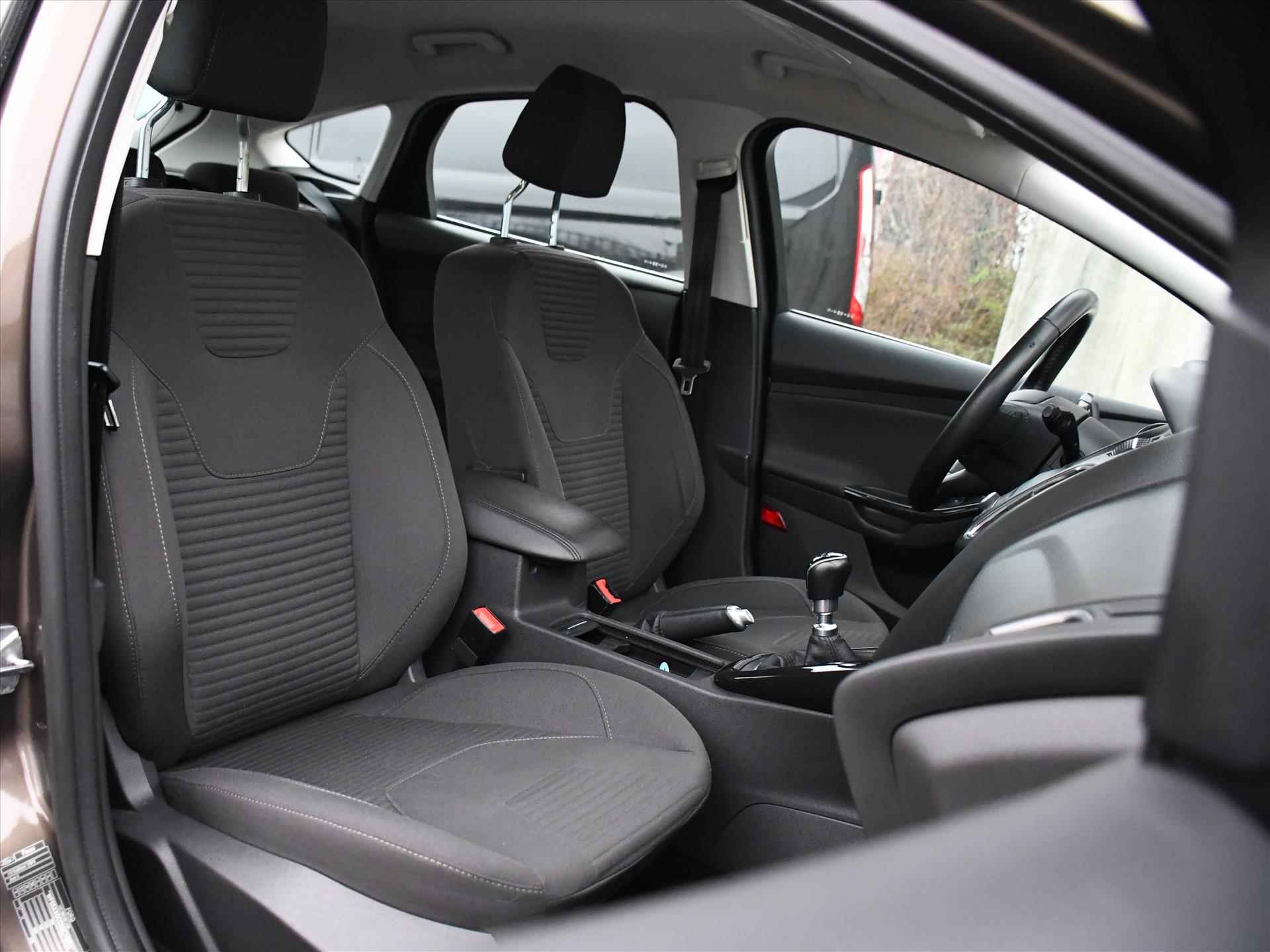Ford Focus Titanium 1.0 EcoBoost 125pk CRUISE.C | PDC | AUTOM. INPARK. | NAVI | QUICK CLEAR | 17''LM | CLIMA | 12 MND GARANTIE - 8/31