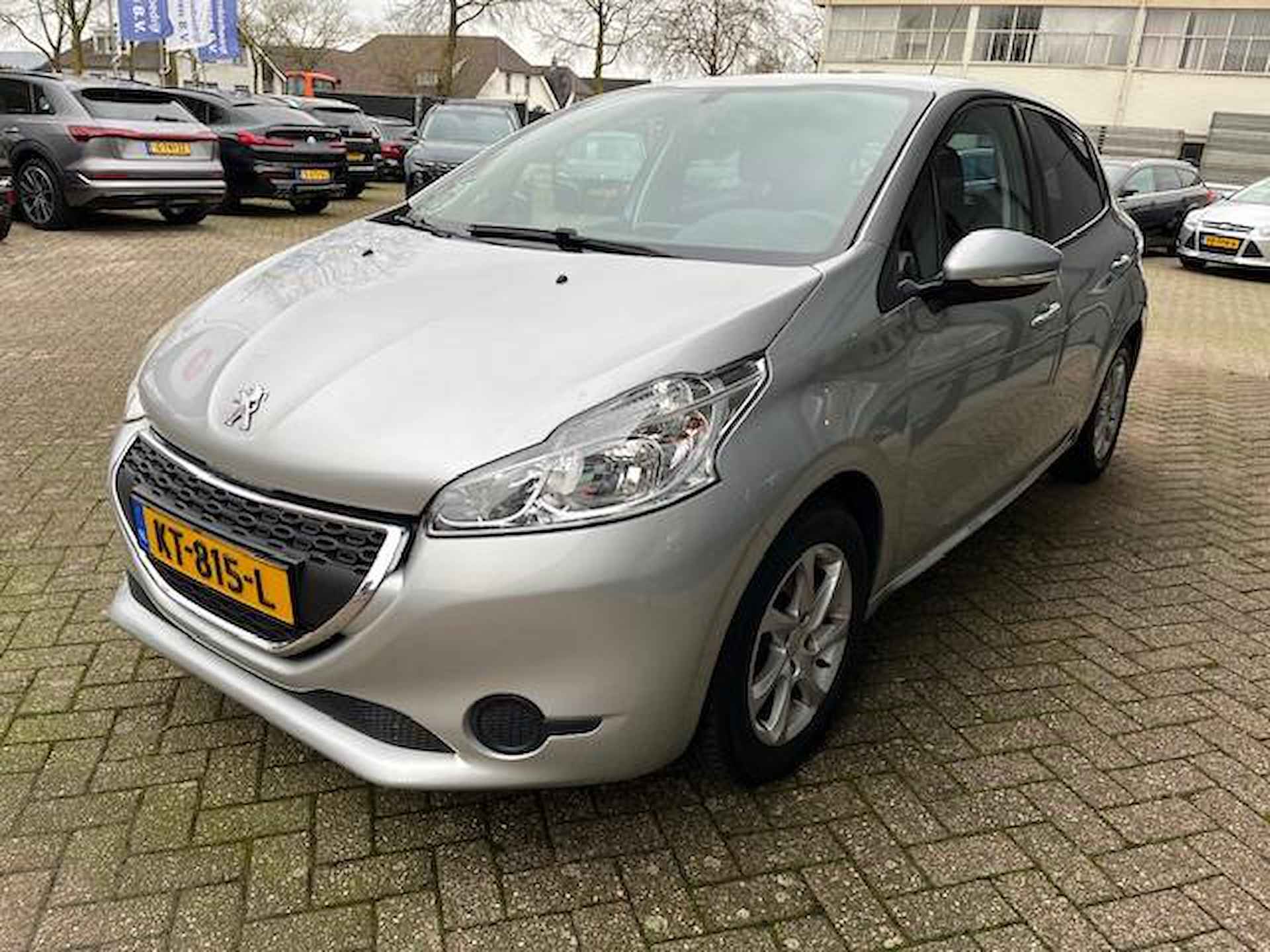 Peugeot 208 1.2 VTi Active - 8/17