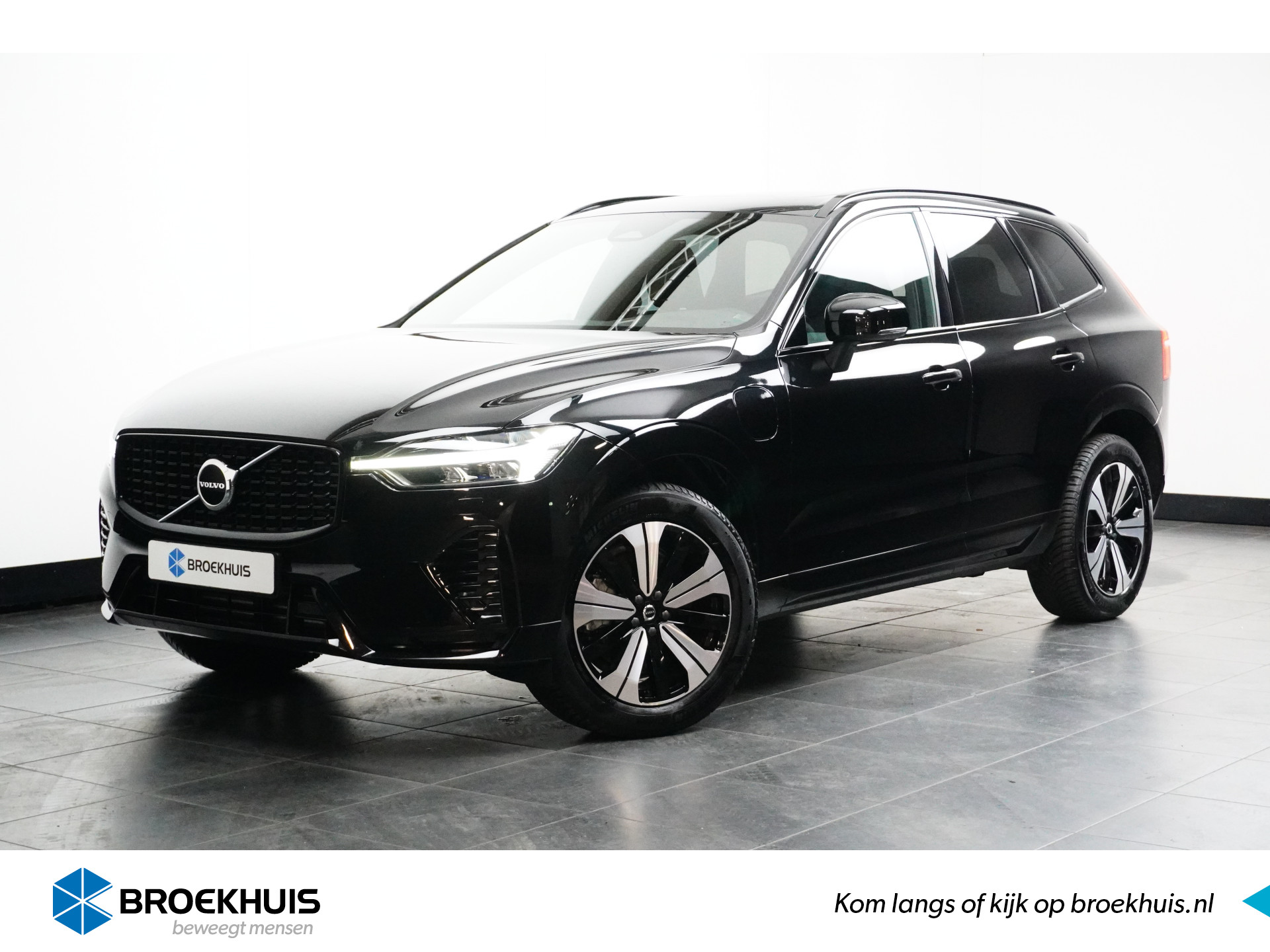 Volvo XC60 Recharge T6 AWD Plus Dark | Panoramadak | Pilot Assist | Trekhaak | Camera | Full LED | Keyless | Privacy-glass | BLIS