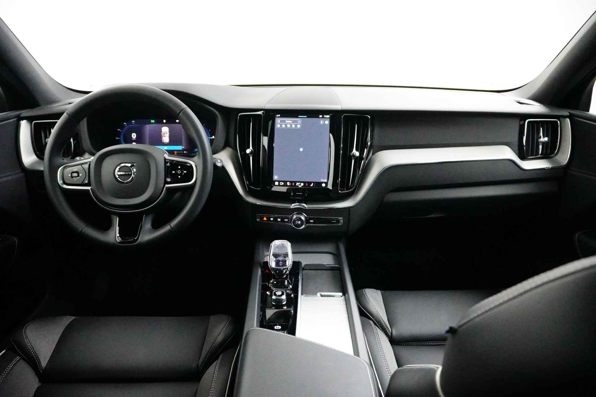 Volvo XC60 Recharge T6 AWD Plus Dark | Panoramadak | Pilot Assist | Trekhaak | Camera | Full LED | Keyless | Privacy-glass | BLIS - 11/34