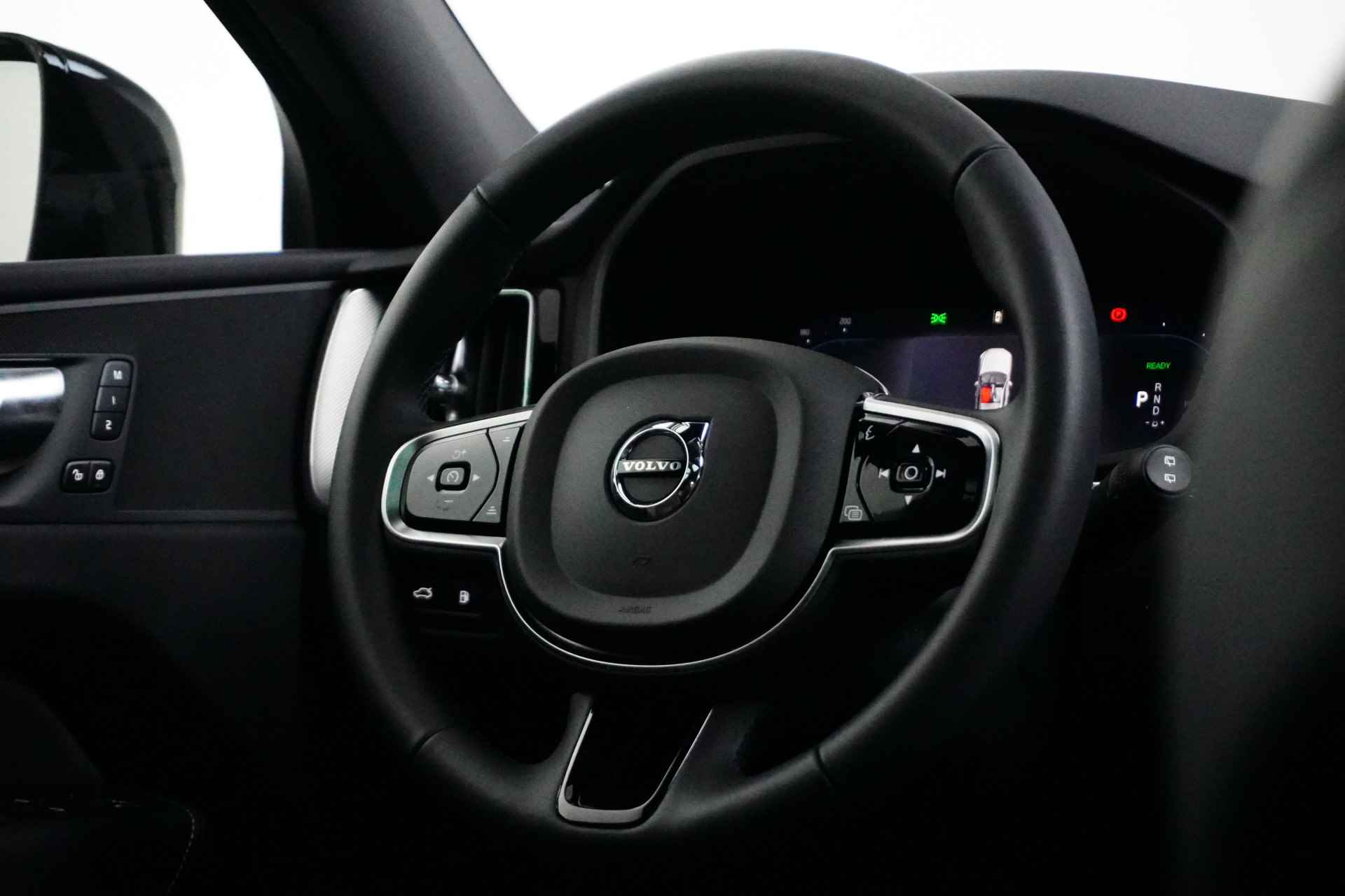 Volvo XC60 Recharge T6 AWD Plus Dark | Panoramadak | Pilot Assist | Trekhaak | Camera | Full LED | Keyless | Privacy-glass | BLIS - 12/34