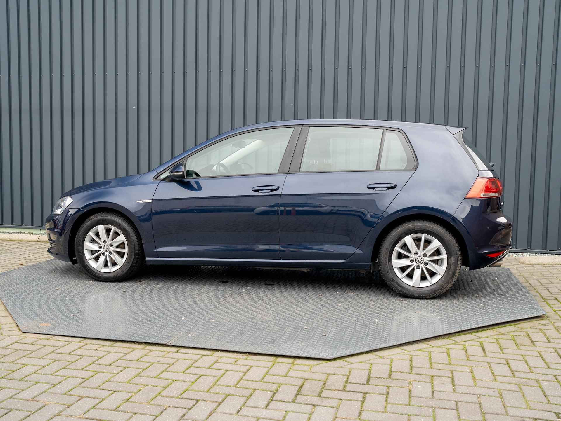 Volkswagen Golf 1.0 TSI 116PK DSG Trendline | Apple Carplay / Android Auto | Parkeersensoren | Prijs Rijklaar!! - 4/45