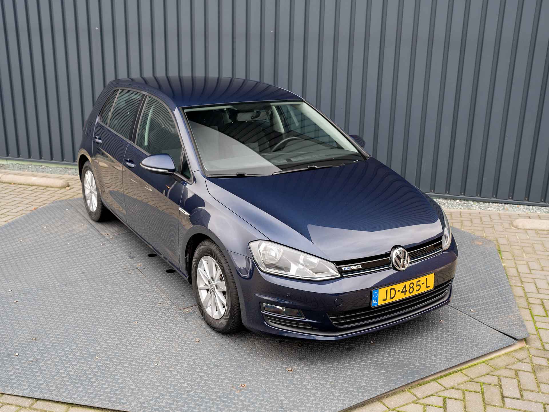 Volkswagen Golf 1.0 TSI 116PK DSG Trendline | Apple Carplay / Android Auto | Parkeersensoren | Prijs Rijklaar!! - 36/45