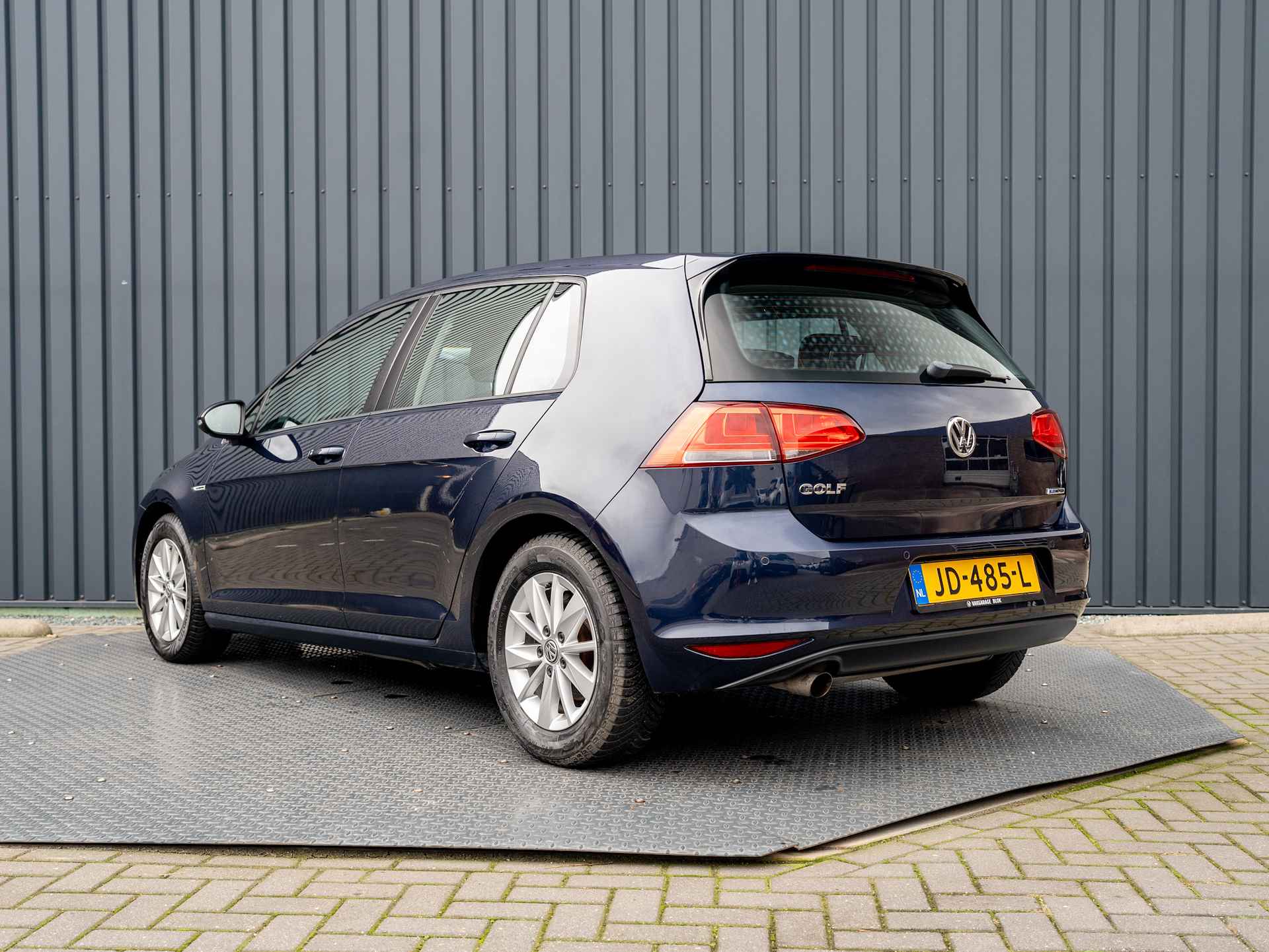 Volkswagen Golf 1.0 TSI 116PK DSG Trendline | Apple Carplay / Android Auto | Parkeersensoren | Prijs Rijklaar!! - 41/45