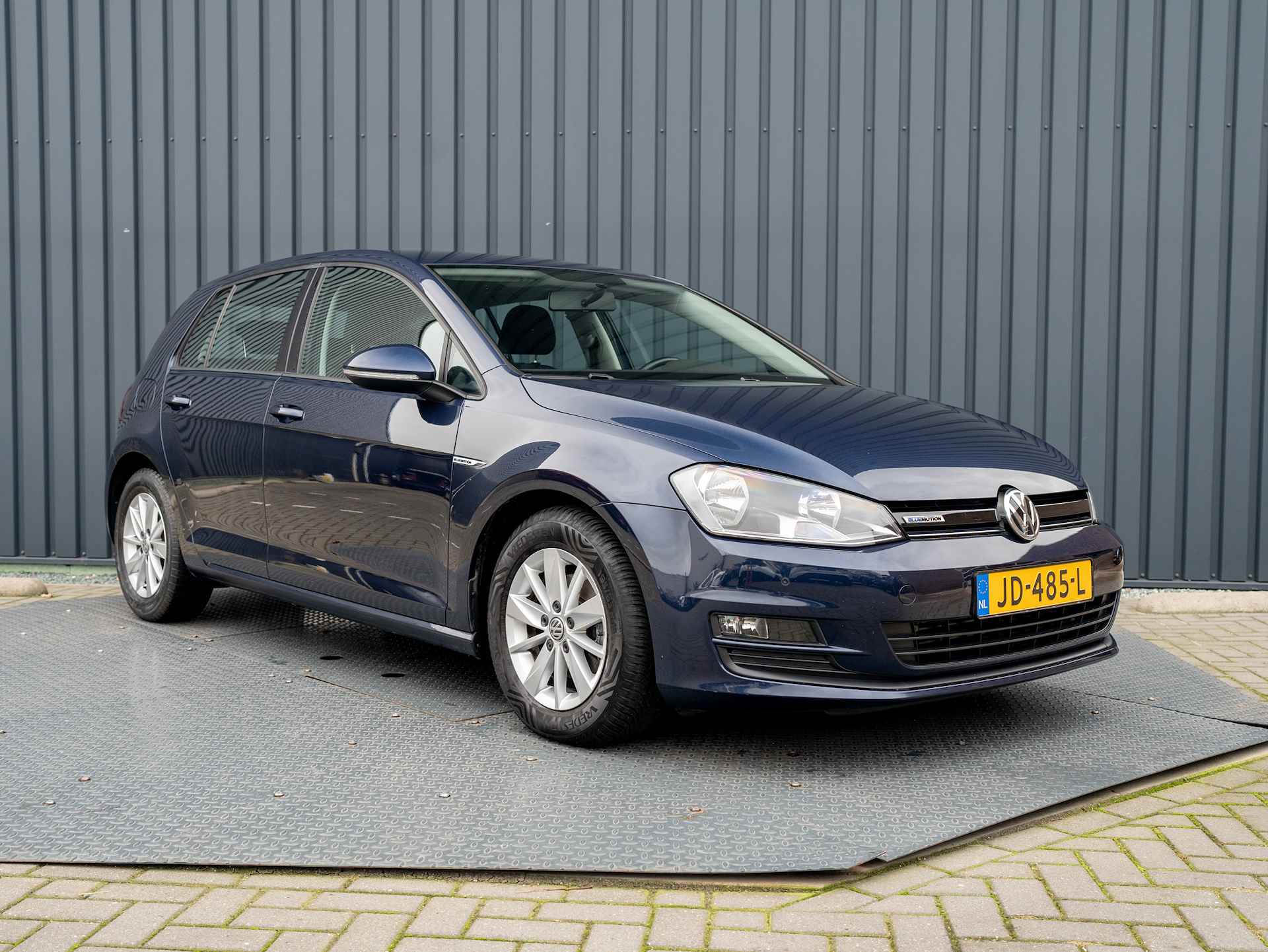 Volkswagen Golf 1.0 TSI 116PK DSG Trendline | Apple Carplay / Android Auto | Parkeersensoren | Prijs Rijklaar!! - 42/45