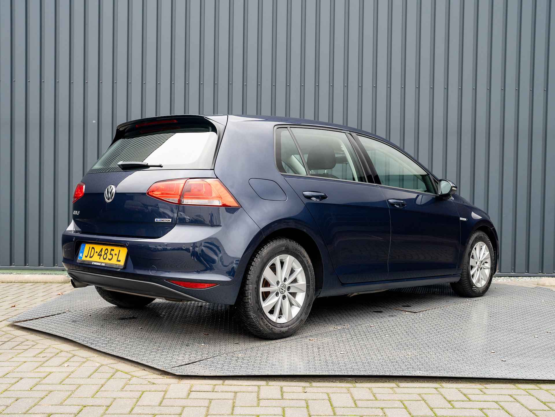 Volkswagen Golf 1.0 TSI 116PK DSG Trendline | Apple Carplay / Android Auto | Parkeersensoren | Prijs Rijklaar!! - 43/45