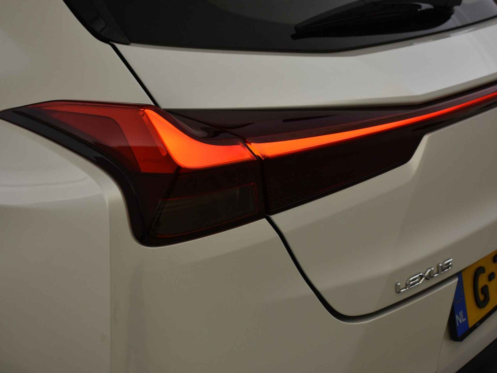 Lexus UX 250h Business Line | Navi | LED | Camera - 18/35
