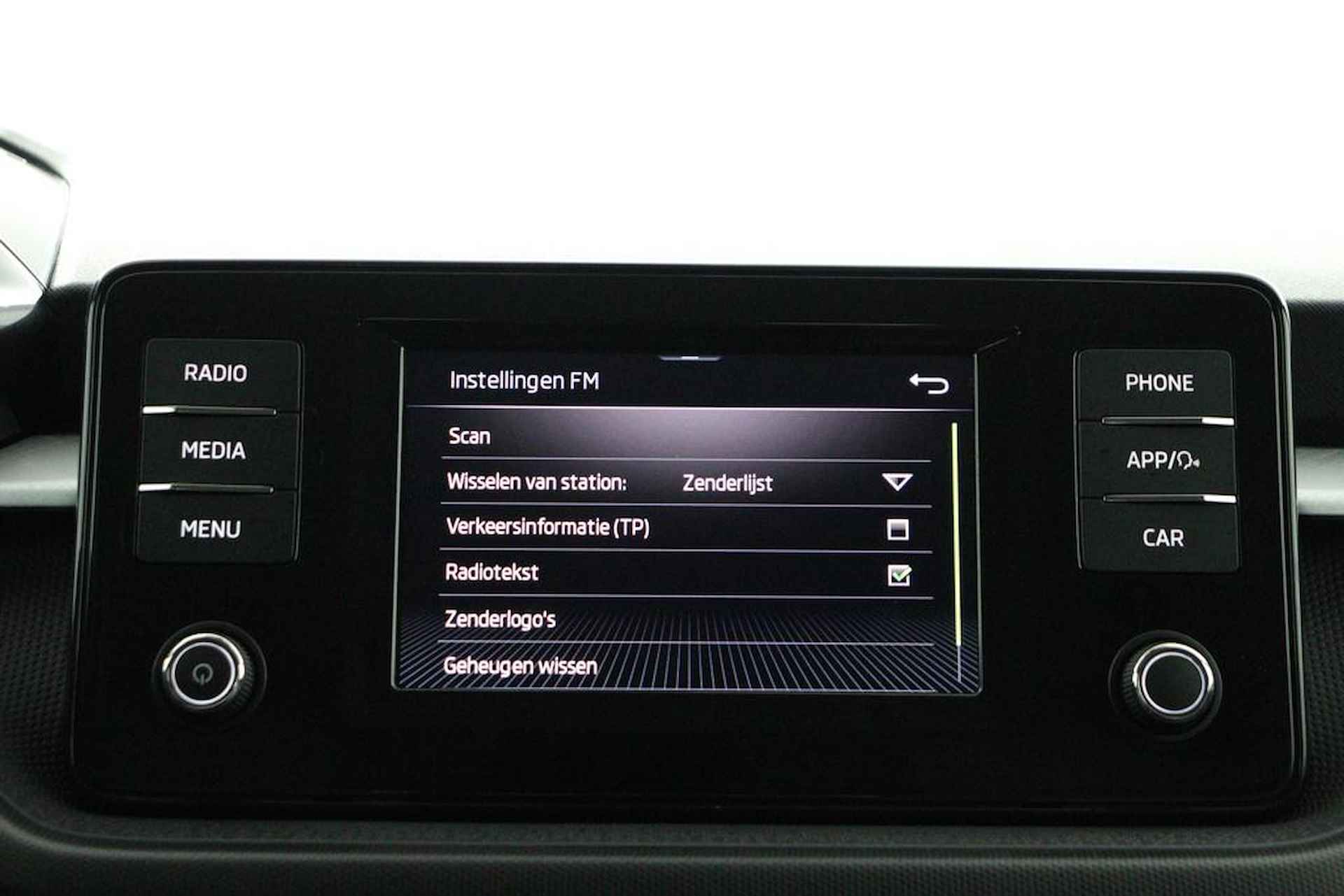 Skoda Fabia 1.0 80Pk MPI Ambition / Airco / Carplay / Cruise Control / PDC - 37/38