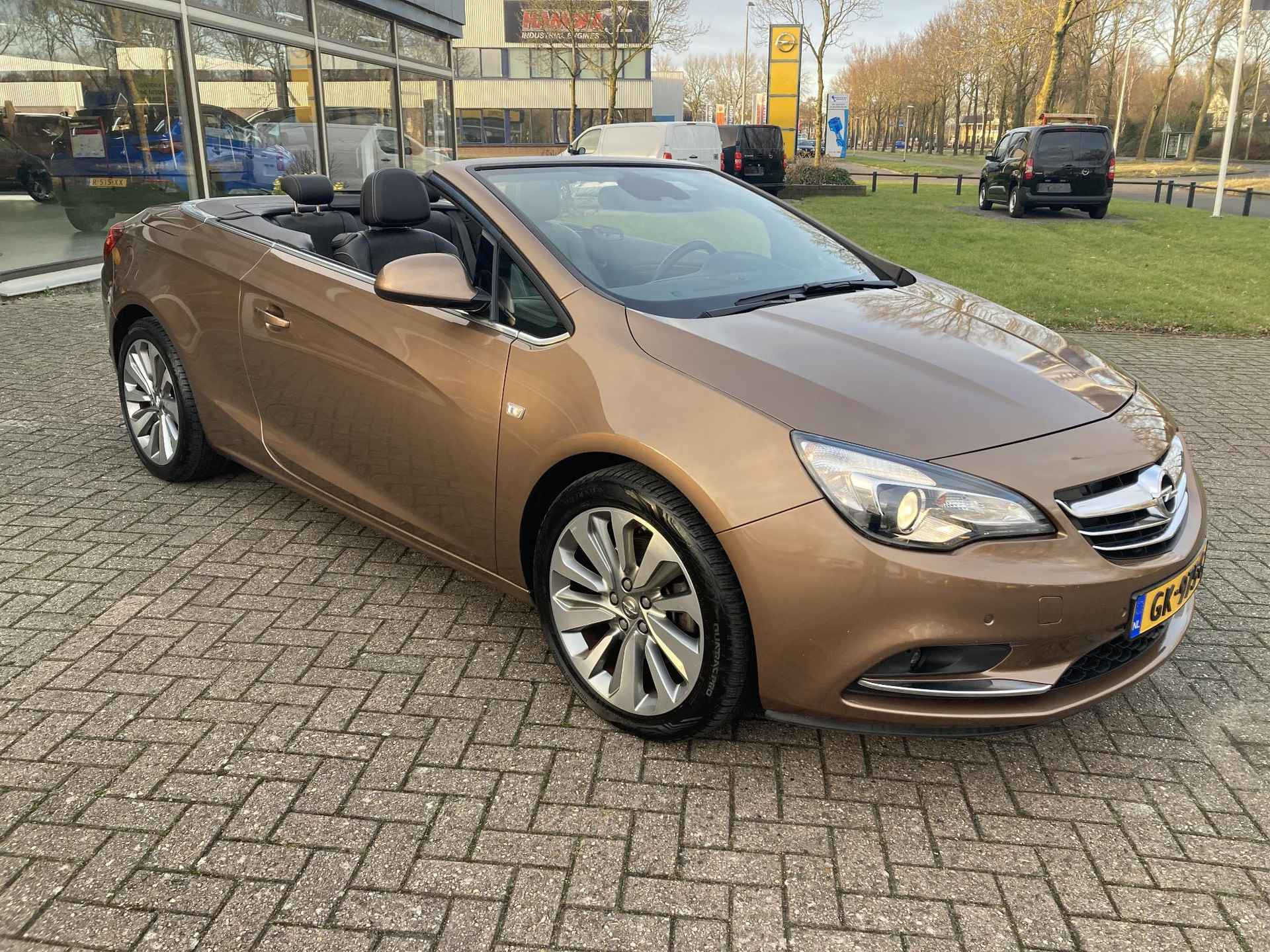 Opel Cascada 1.6 Turbo Cosmo | ECC | Navi | Winterpakket | Elektrisch Pakket | Leder | AGR | Parkpilot | 19"LM-Velgen | Trekhaak | Dealer onderhouden - 4/56