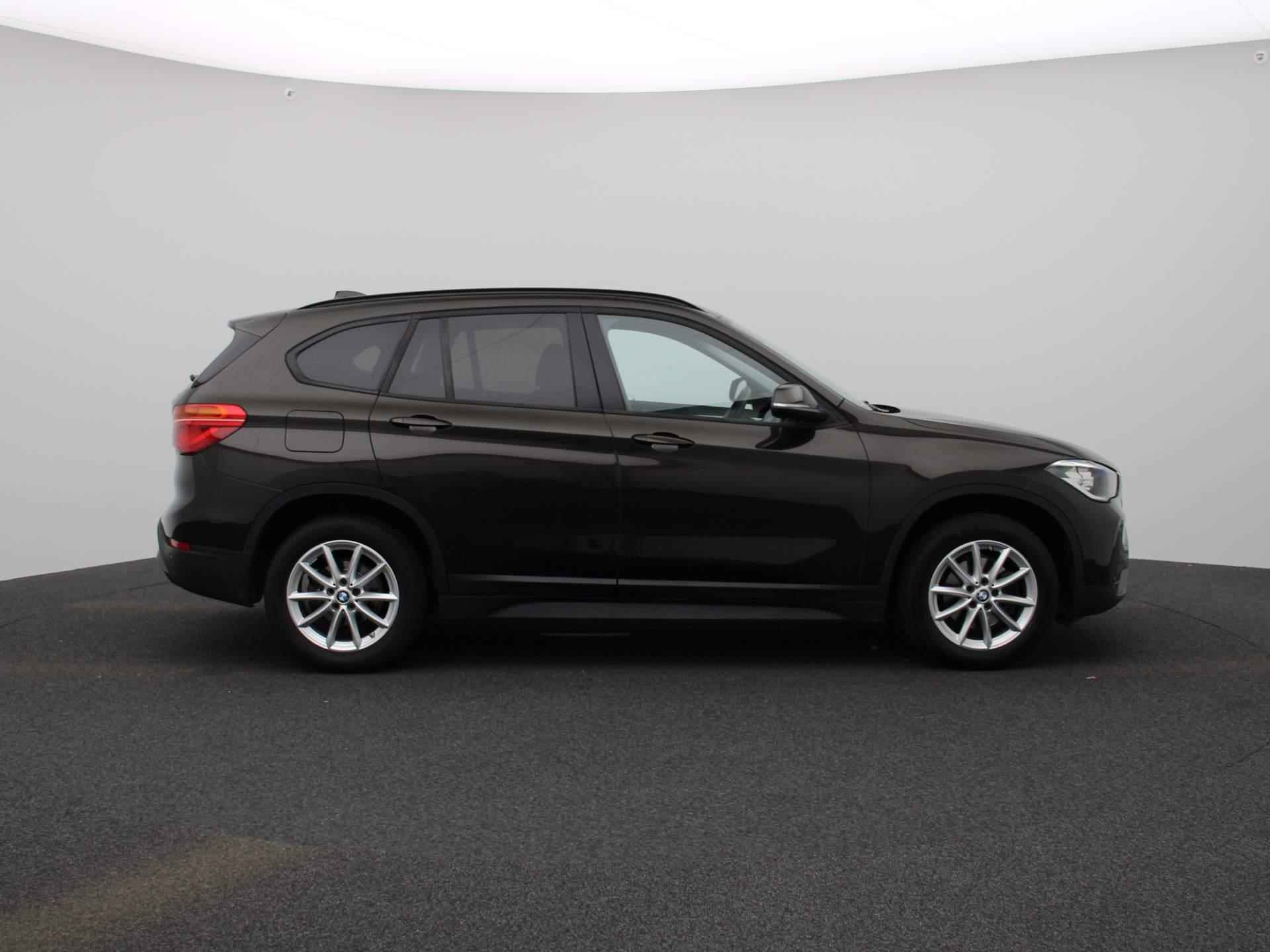 BMW X1 sDrive18i Executive | Automaat | Climate control | Navigatie | LMV | Parkeer sensoren | - 7/37