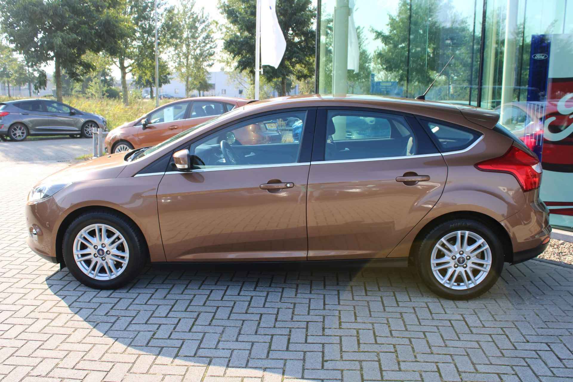 Ford Focus 1.0 EcoBoost 125 PK Titanium | Climate Control | Cruise Control | Voorruitverwarming | PDC V +A | Lichtmetalen Velgen | Dealeronderhouden | Inclusief nieuwe distributieriem!!!! - 3/28