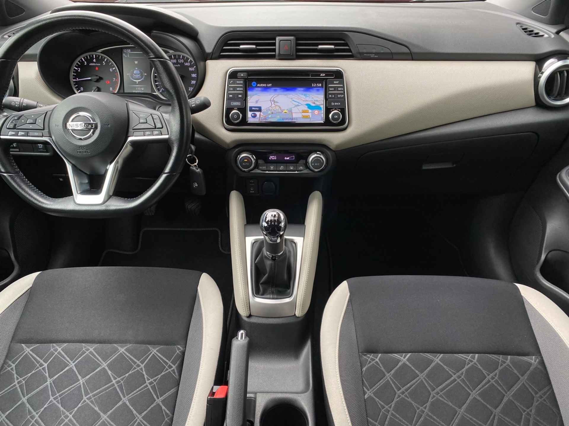 NISSAN Micra 0.9 IG-T 90pk N-Connecta | Navigatie | Clima | 360-camera | Bose | All Season Banden - 19/25