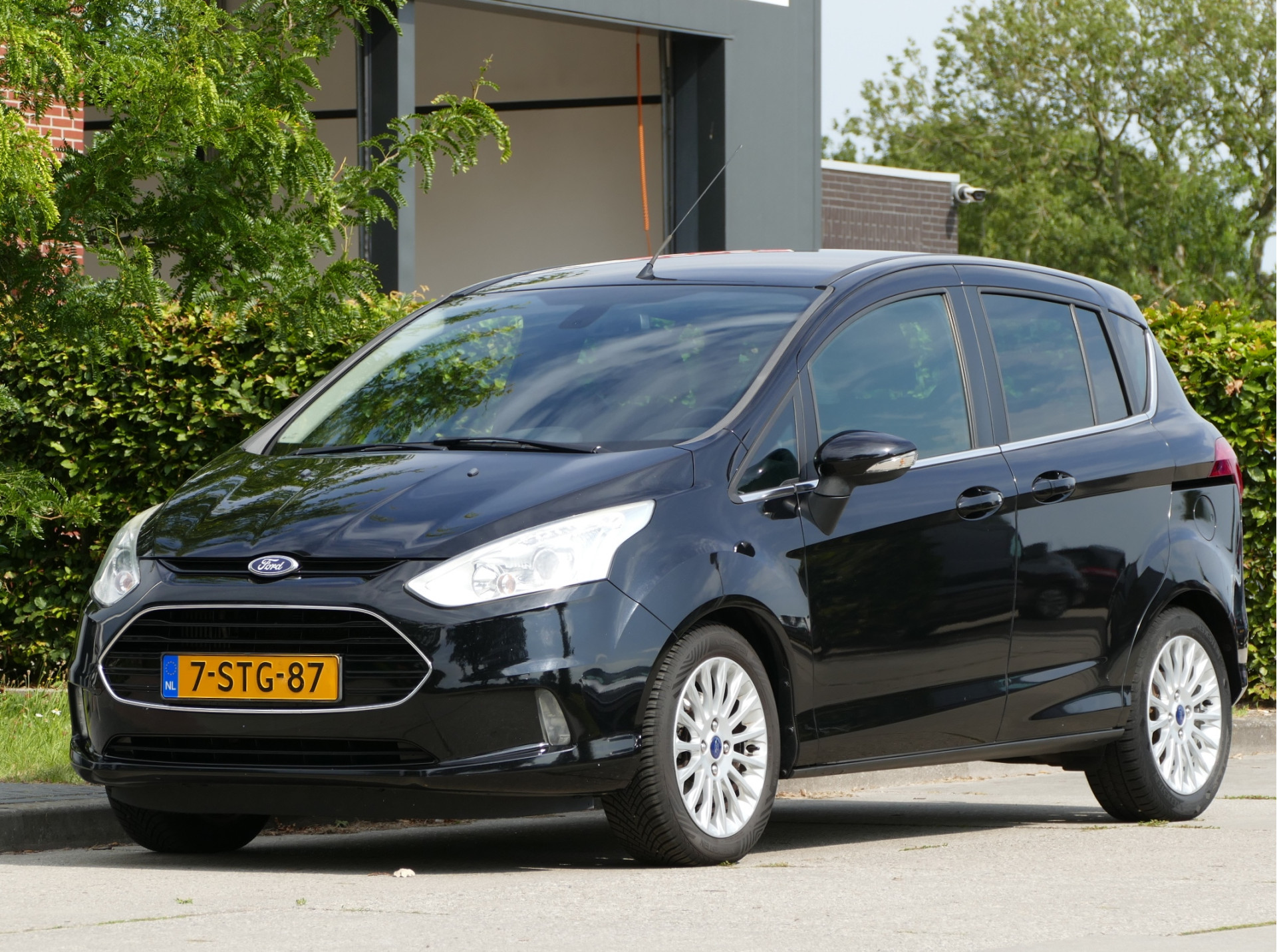 Ford B-MAX 1.0 EcoBoost Titanium | navigatie | all-season-banden | trekhaak | nieuwe distributieriem