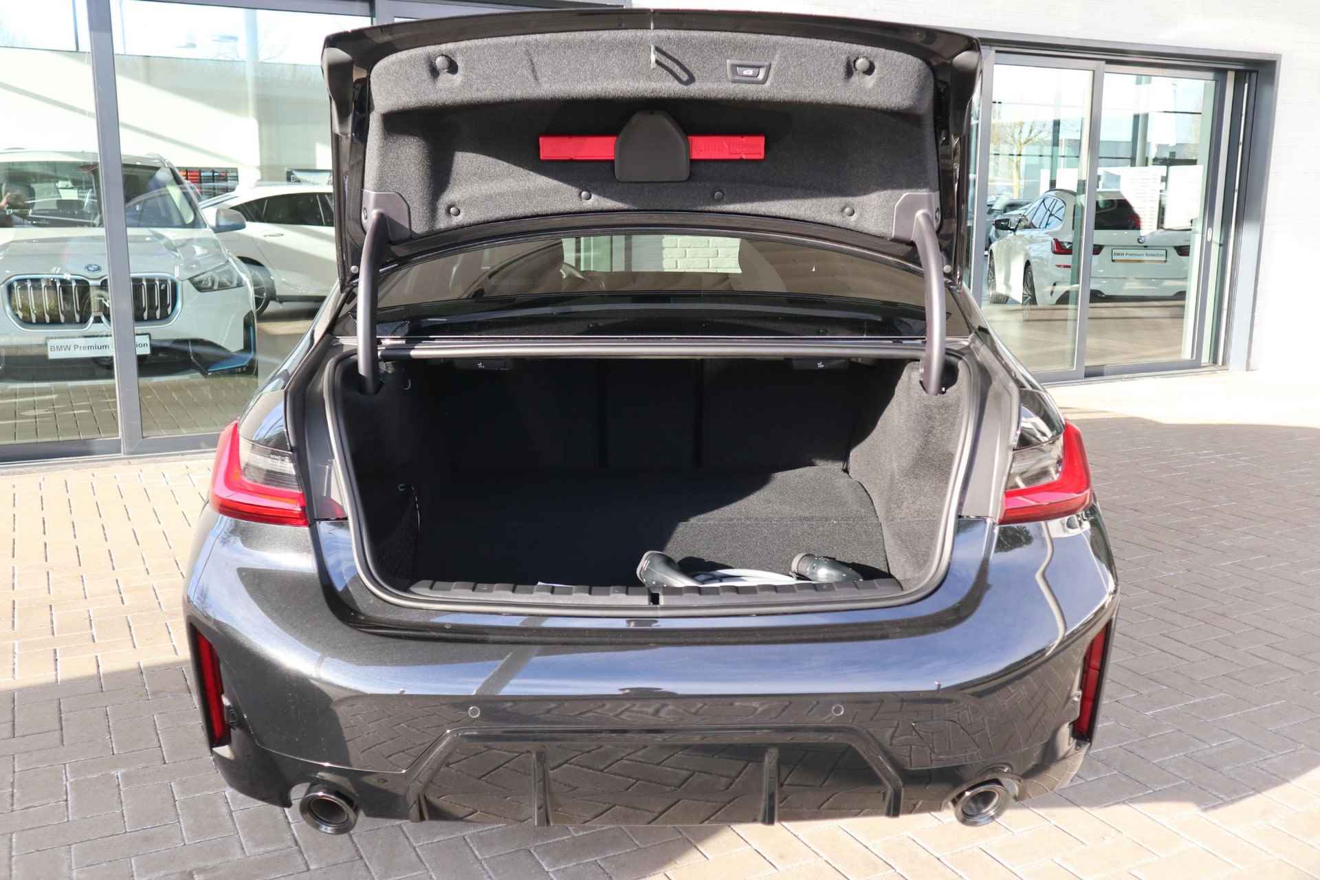 BMW 3 Serie Sedan 320e | M Sport package | Travel package | Innovation package - 6/25