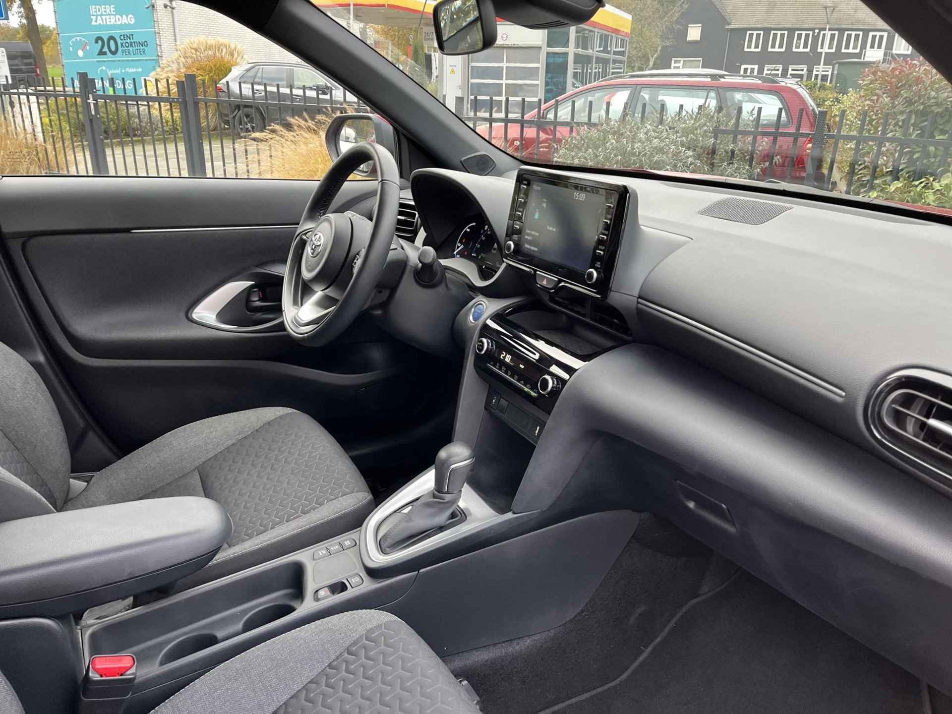 Toyota Yaris Cross 1.5 Hybrid Dynamic | Stoel- en stuurwielverwarming | Carplay | Android Auto | Getint glas - 10/21