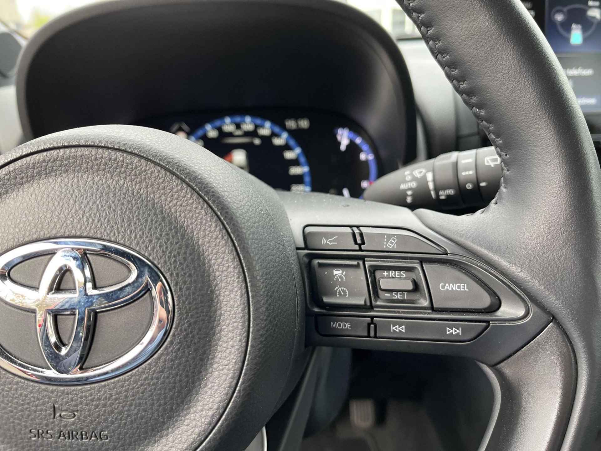 Toyota Yaris Cross 1.5 Hybrid Dynamic | Stoel- en stuurwielverwarming | Carplay | Android Auto | Getint glas - 14/21