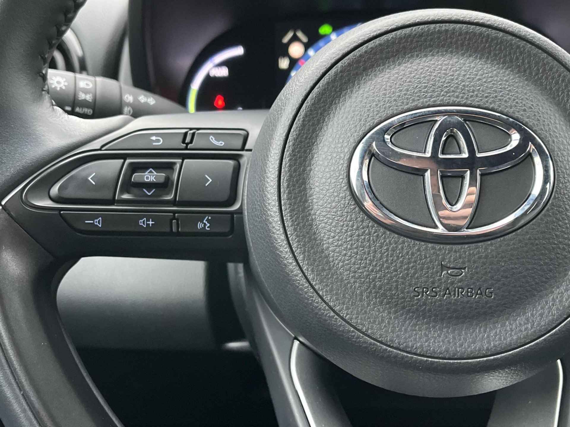 Toyota Yaris Cross 1.5 Hybrid Dynamic | Stoel- + stuurverwarming | Carplay | Keyless entry | LED koplampen | - 18/27