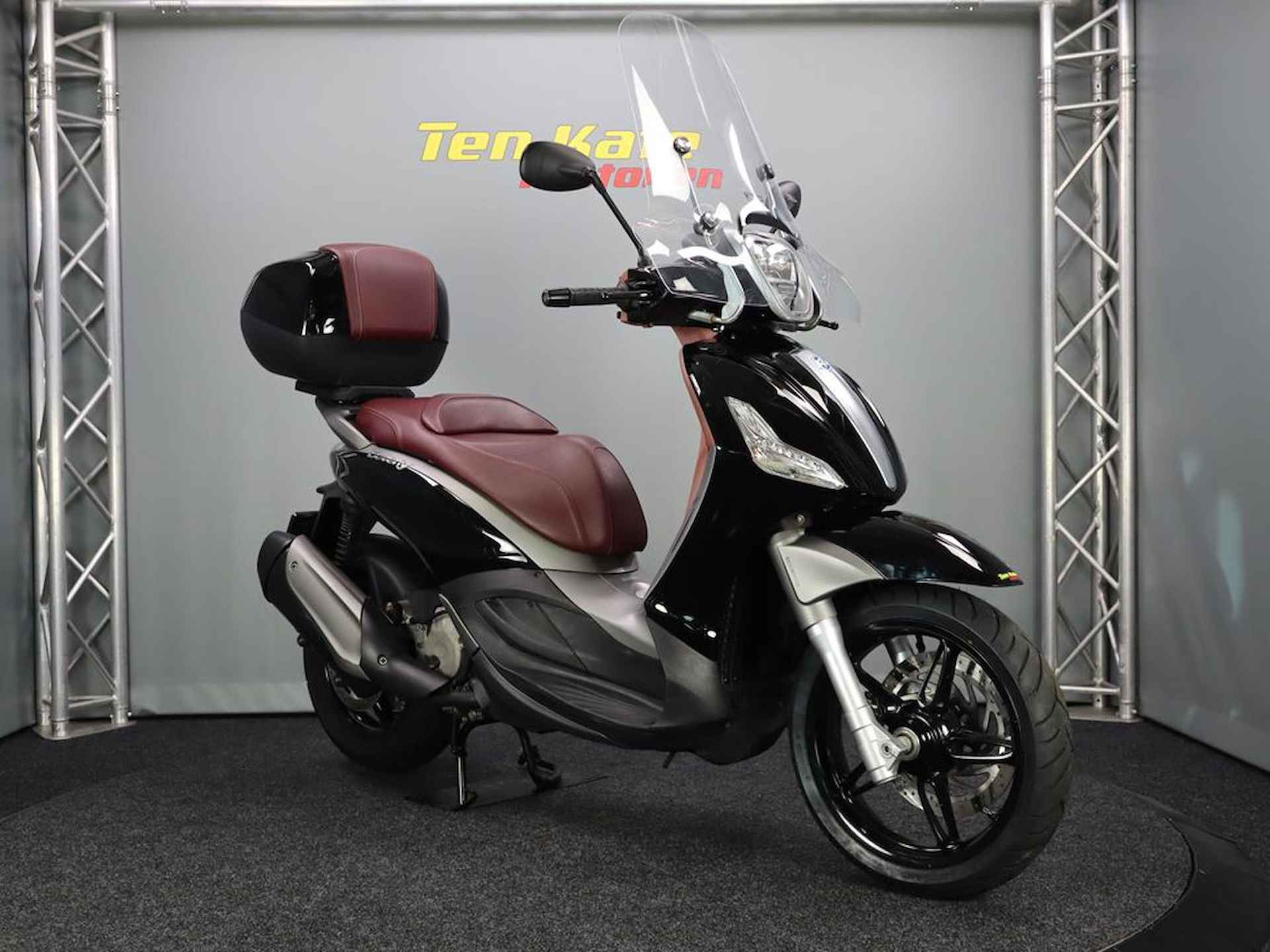 Piaggio Beverly 350 Sport ABS - 2/13