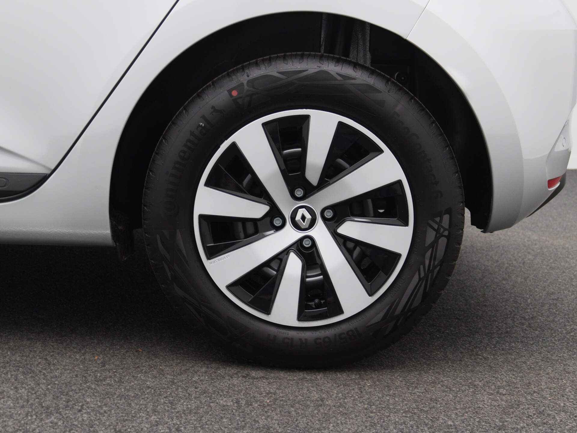 Renault Clio TCe 90pk Equilibre ALL-IN PRIJS! Airco | Navi | Parkeersensoren A. - 30/67