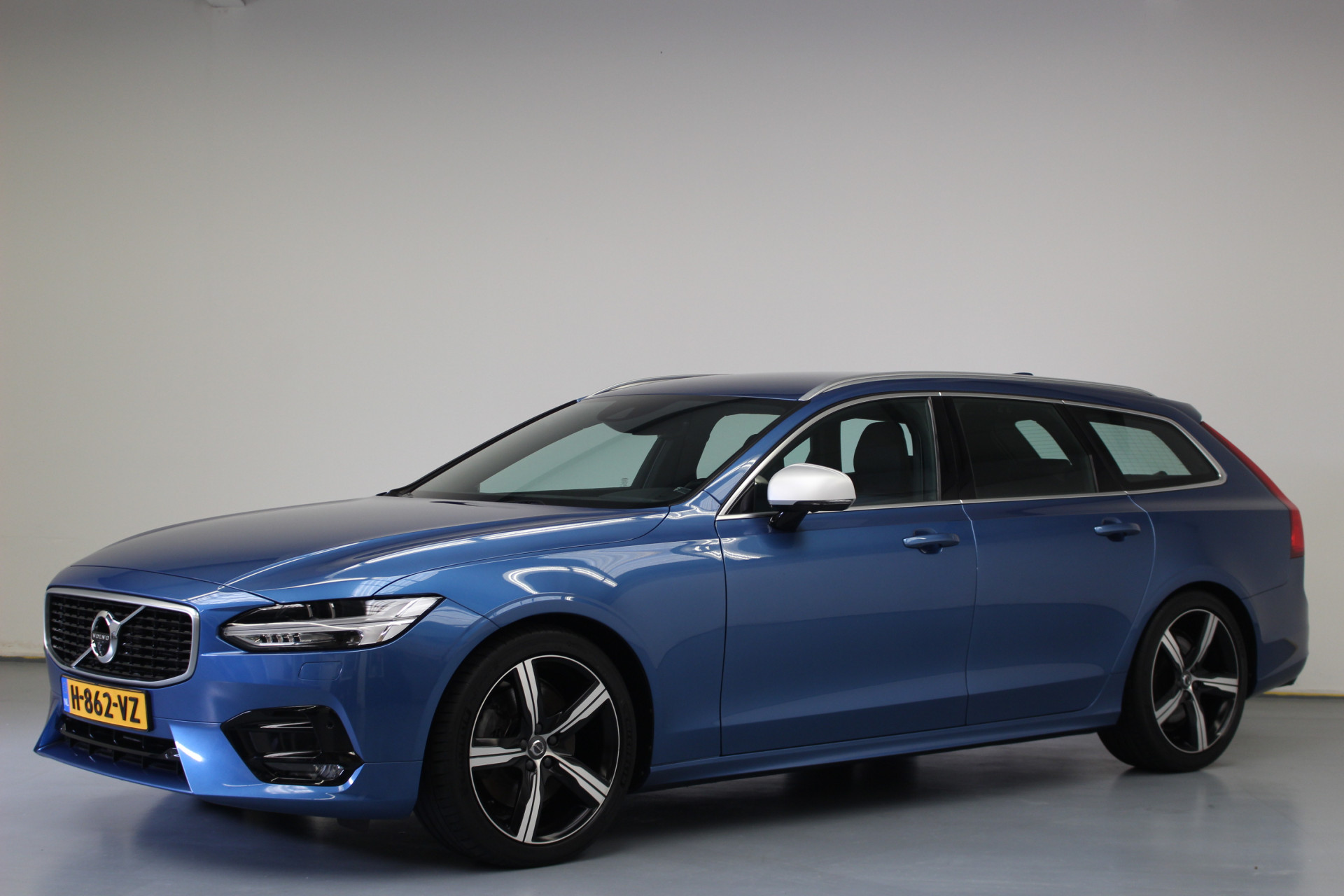 Volvo V90 T4 190pk R-Design | Rijklaarprijs |