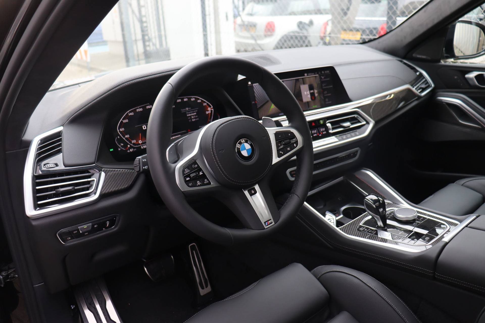 BMW X6 M50i High Executive Automaat / BMW M 50 Jahre uitvoering / Panoramadak Sky Lounge / Trekhaak / Active Steering / Stoelventilatie / Laserlight / Head-Up / Harman Kardon - 19/37