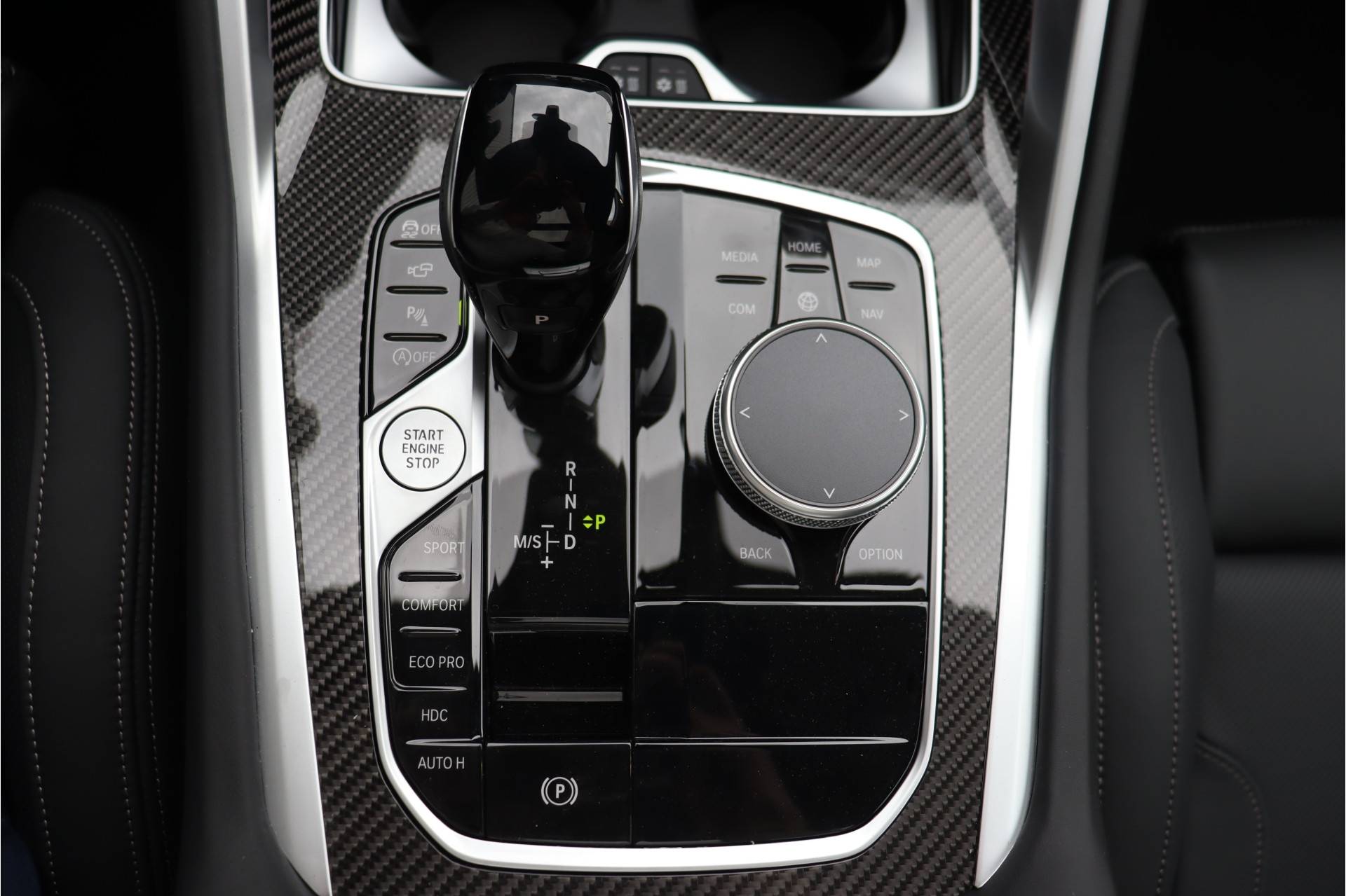 BMW X6 M50i High Executive Automaat / BMW M 50 Jahre uitvoering / Panoramadak Sky Lounge / Trekhaak / Active Steering / Stoelventilatie / Laserlight / Head-Up / Harman Kardon - 35/37