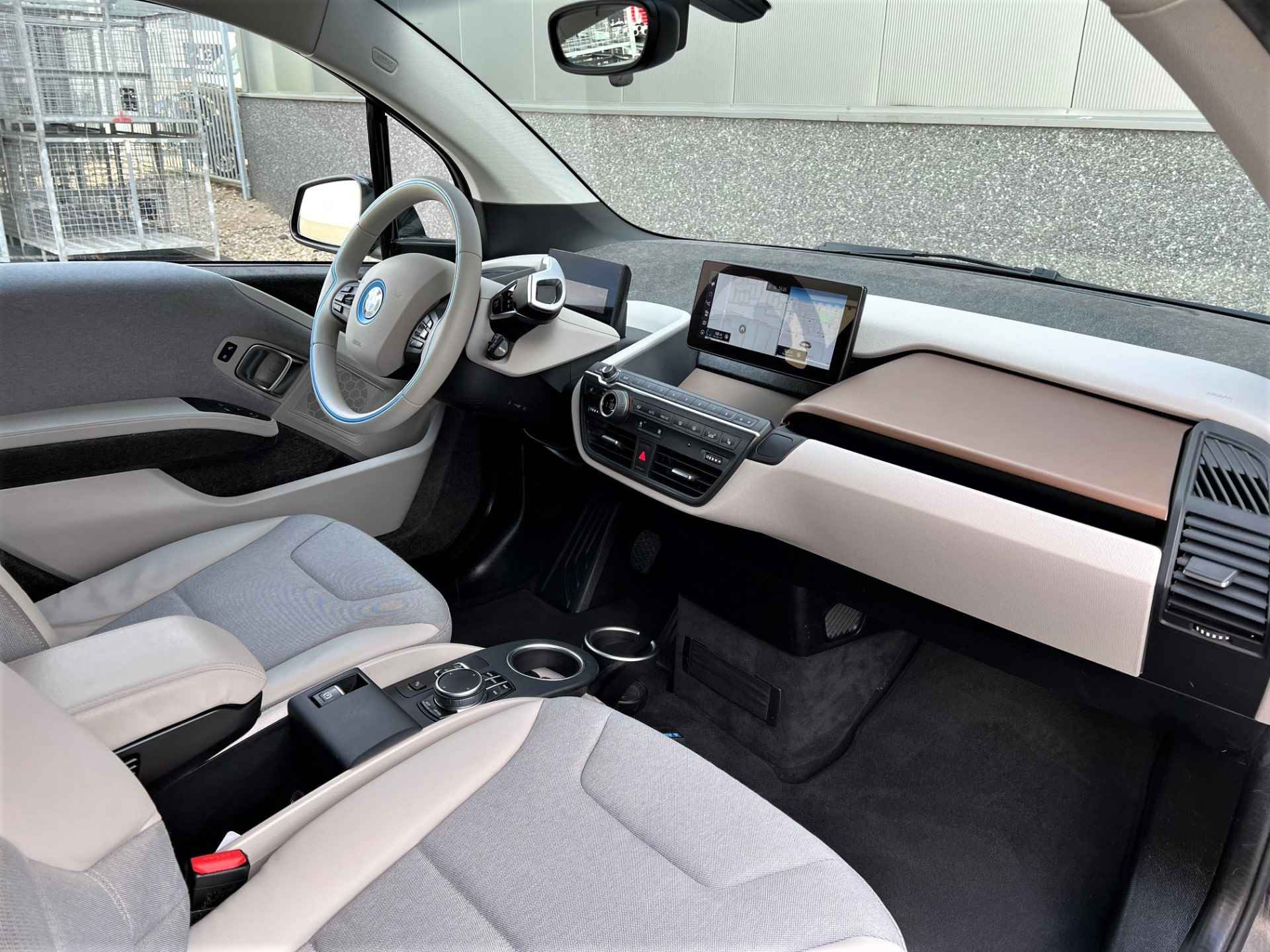 BMW i3 S Executive 120Ah/ 42 kWh/184pk/3-Fase/20"/W-pomp/Loft - 20/41