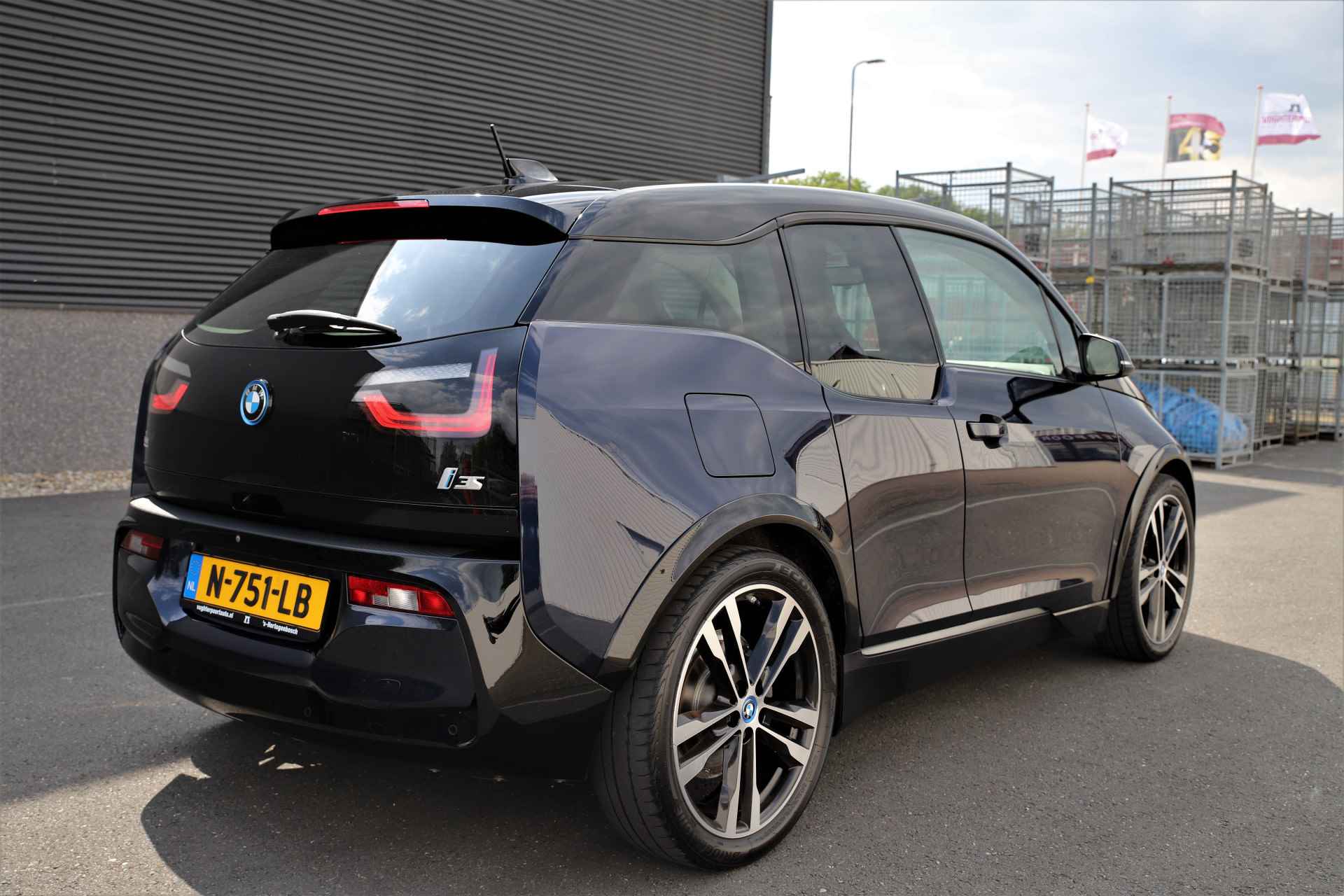 BMW i3 S Executive 120Ah/ 42 kWh/184pk/3-Fase/20"/W-pomp/Loft - 22/41