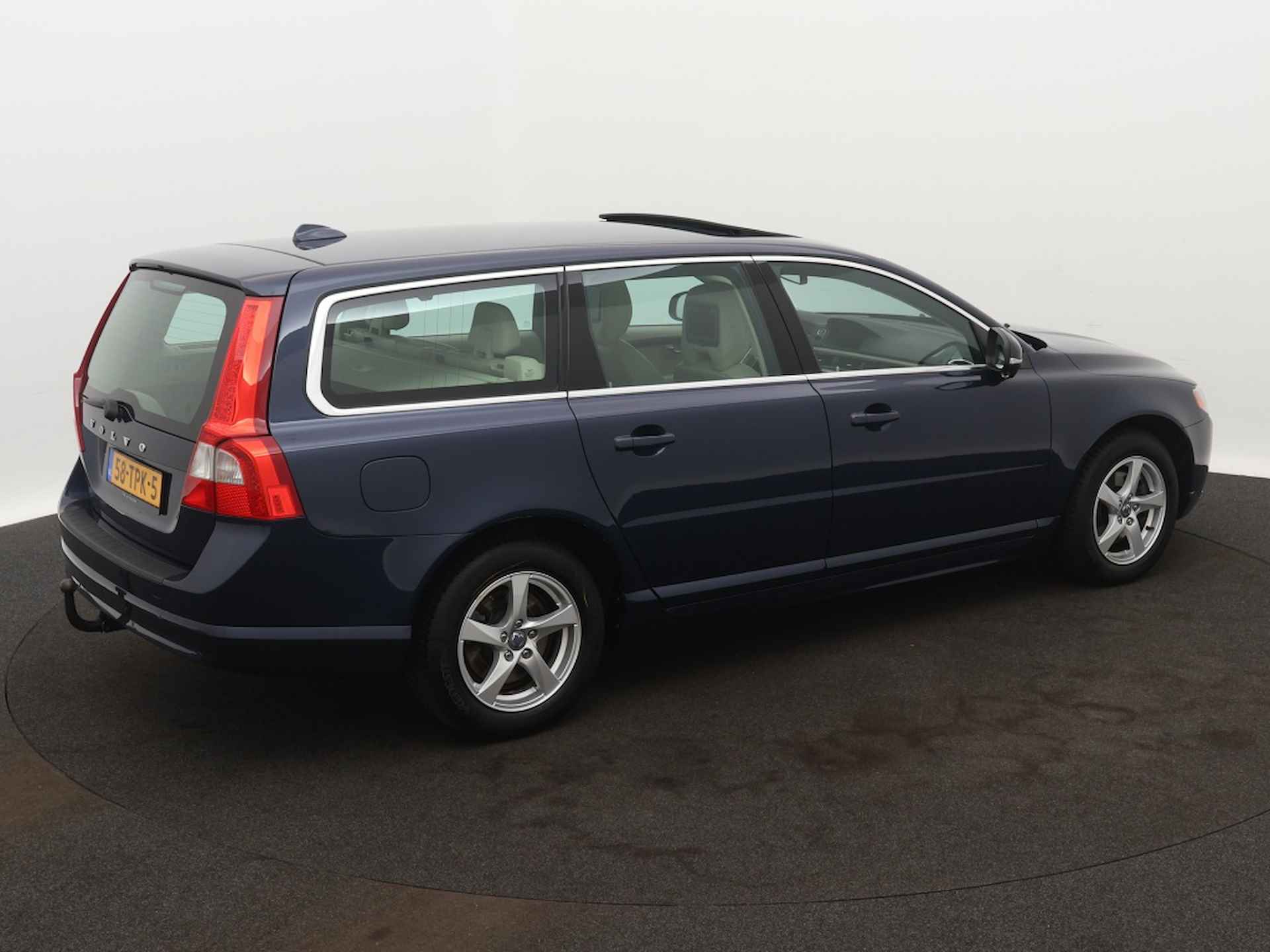 Volvo V70 1.6 T4 Lim. Edition Adaptive Cruise | Schuifdak | Rear Seat Ente - 10/41