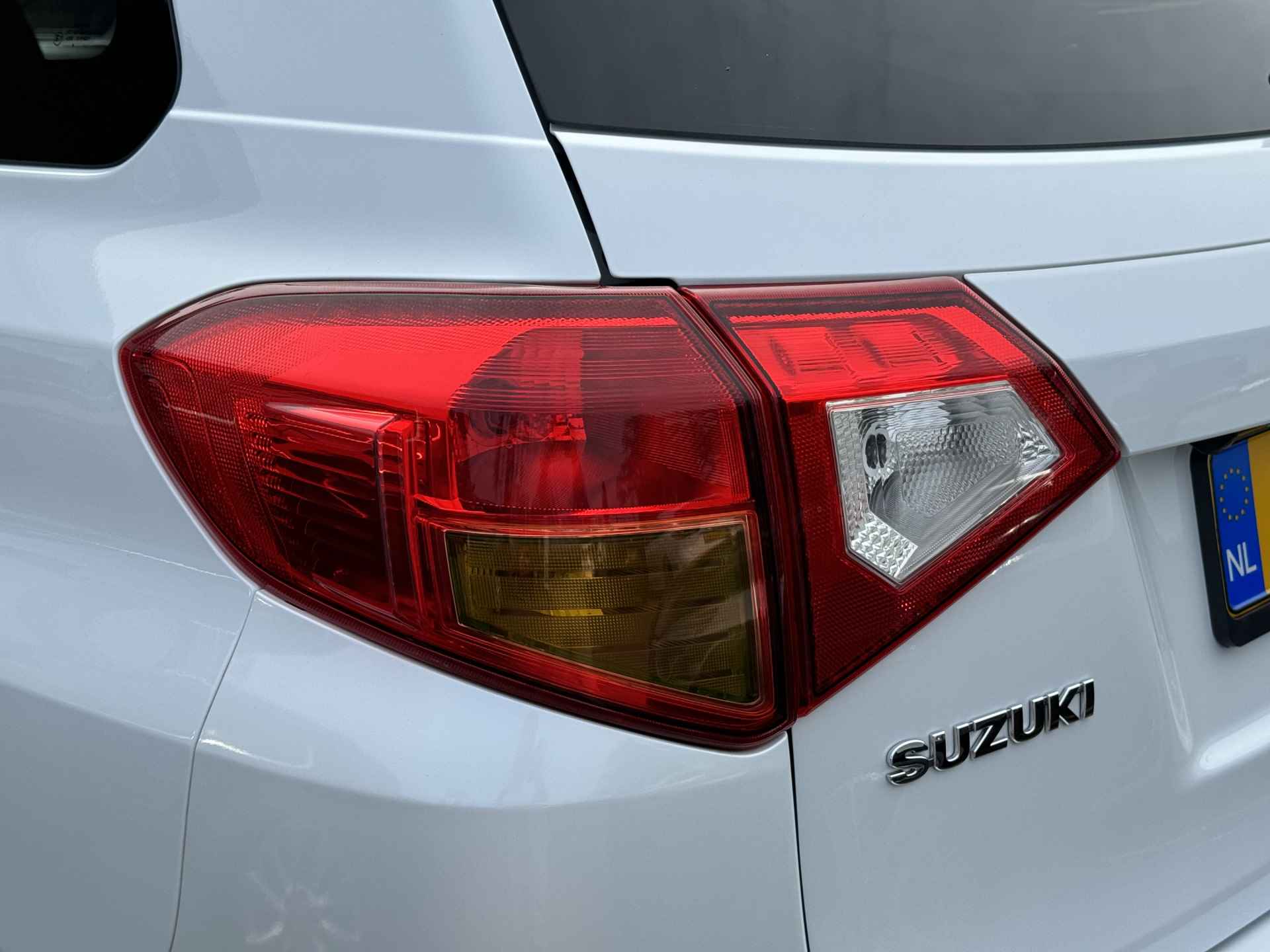 Suzuki Vitara 1.6 EXCLUSIVE | AFN TREKHAAK | CLIMATE CONTROL | CAMERA | CRUISE CONTROL | NAVI | ALL SEASON | - 31/36