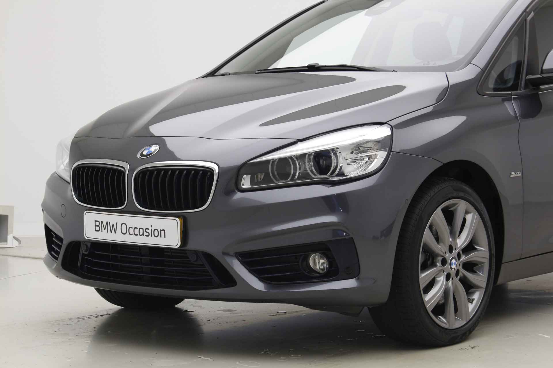 BMW 2 Serie Gran Tourer 220i 7 persoons | 3e zitrij | Trekhaak | Sportline | Stoelverwarming | - 8/35