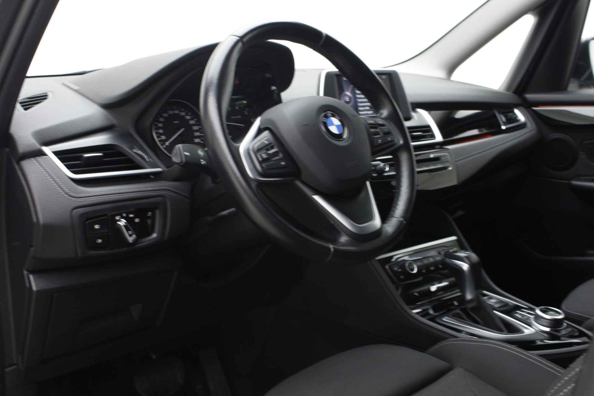 BMW 2 Serie Gran Tourer 220i 7 persoons | 3e zitrij | Trekhaak | Sportline | Stoelverwarming | - 13/35