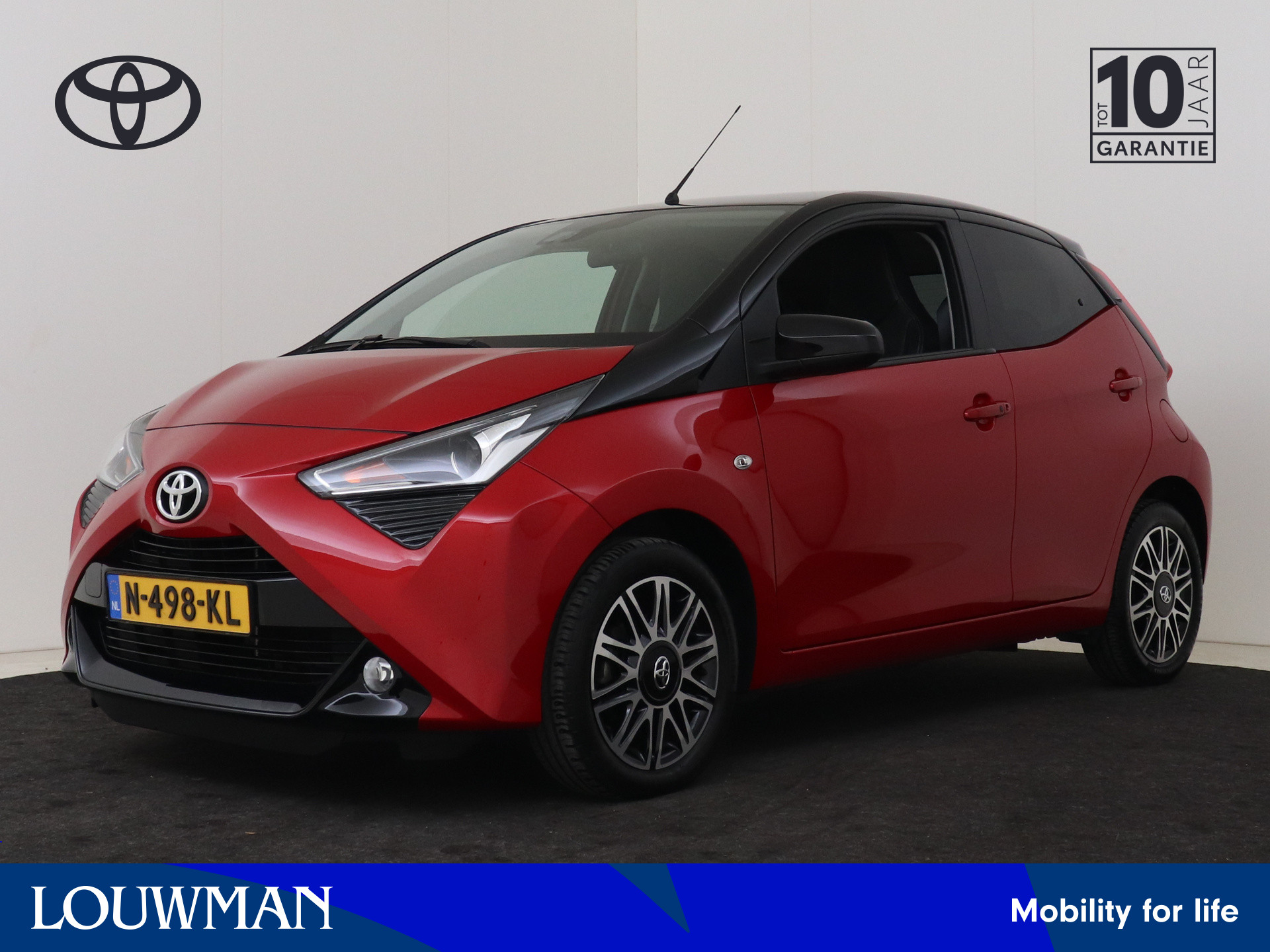 Toyota Aygo 1.0 VVT-i x-clusiv I Safety Sense | Apple Carplay/Android Auto I Climate Control I Camera I LM Velgen I USB I 1e Eigenaar I Lederen bekleding I