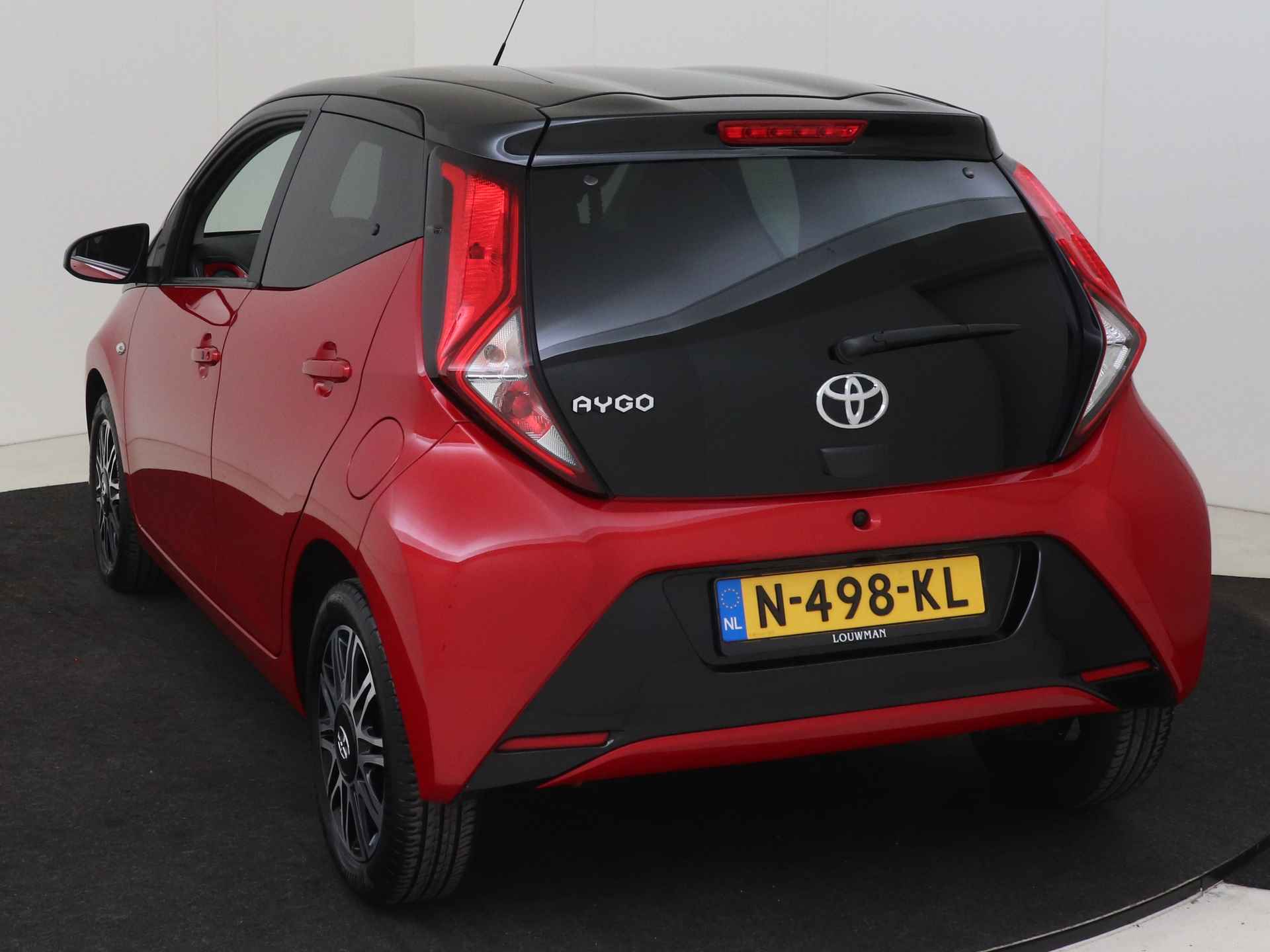 Toyota Aygo 1.0 VVT-i x-clusiv I Safety Sense | Apple Carplay/Android Auto I Climate Control I Camera I LM Velgen I USB I 1e Eigenaar I Lederen bekleding I - 15/46