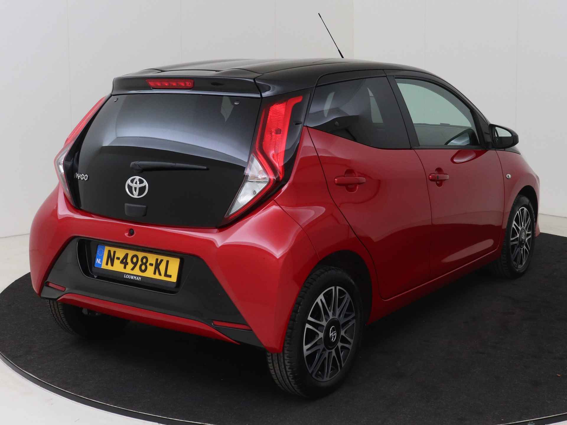 Toyota Aygo 1.0 VVT-i x-clusiv I Safety Sense | Apple Carplay/Android Auto I Climate Control I Camera I LM Velgen I USB I 1e Eigenaar I Lederen bekleding I - 16/46