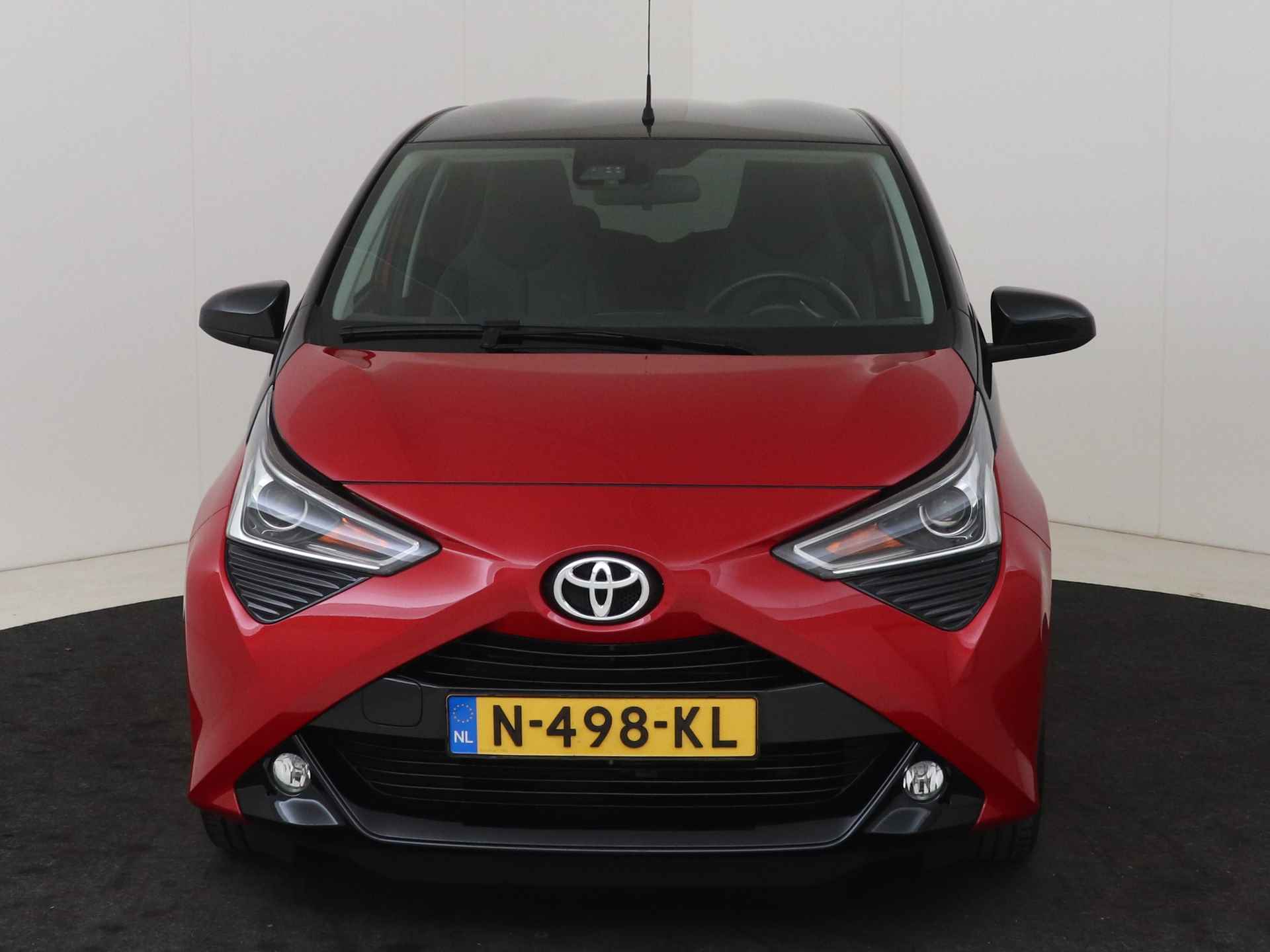 Toyota Aygo 1.0 VVT-i x-clusiv I Safety Sense | Apple Carplay/Android Auto I Climate Control I Camera I LM Velgen I USB I 1e Eigenaar I Lederen bekleding I - 26/46